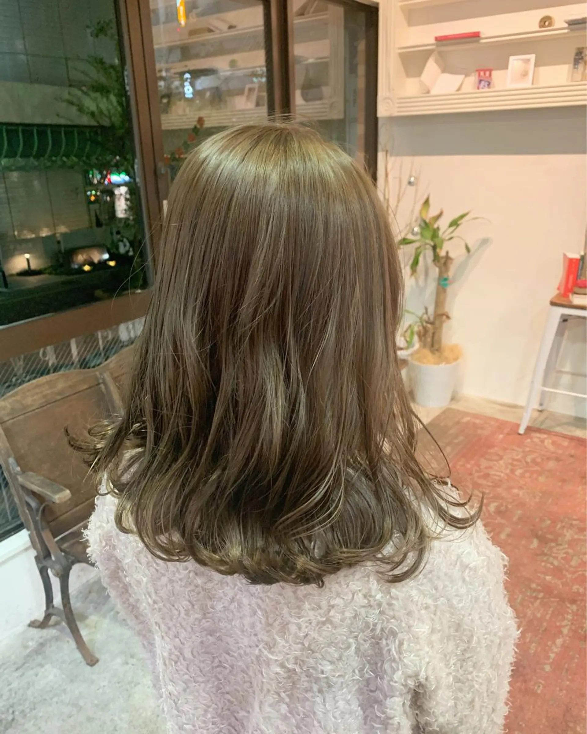 ロング カラー ヘアアレンジ ベージュカラー ヘアカラー トリートメント 山崎 澪のヘアスタイル