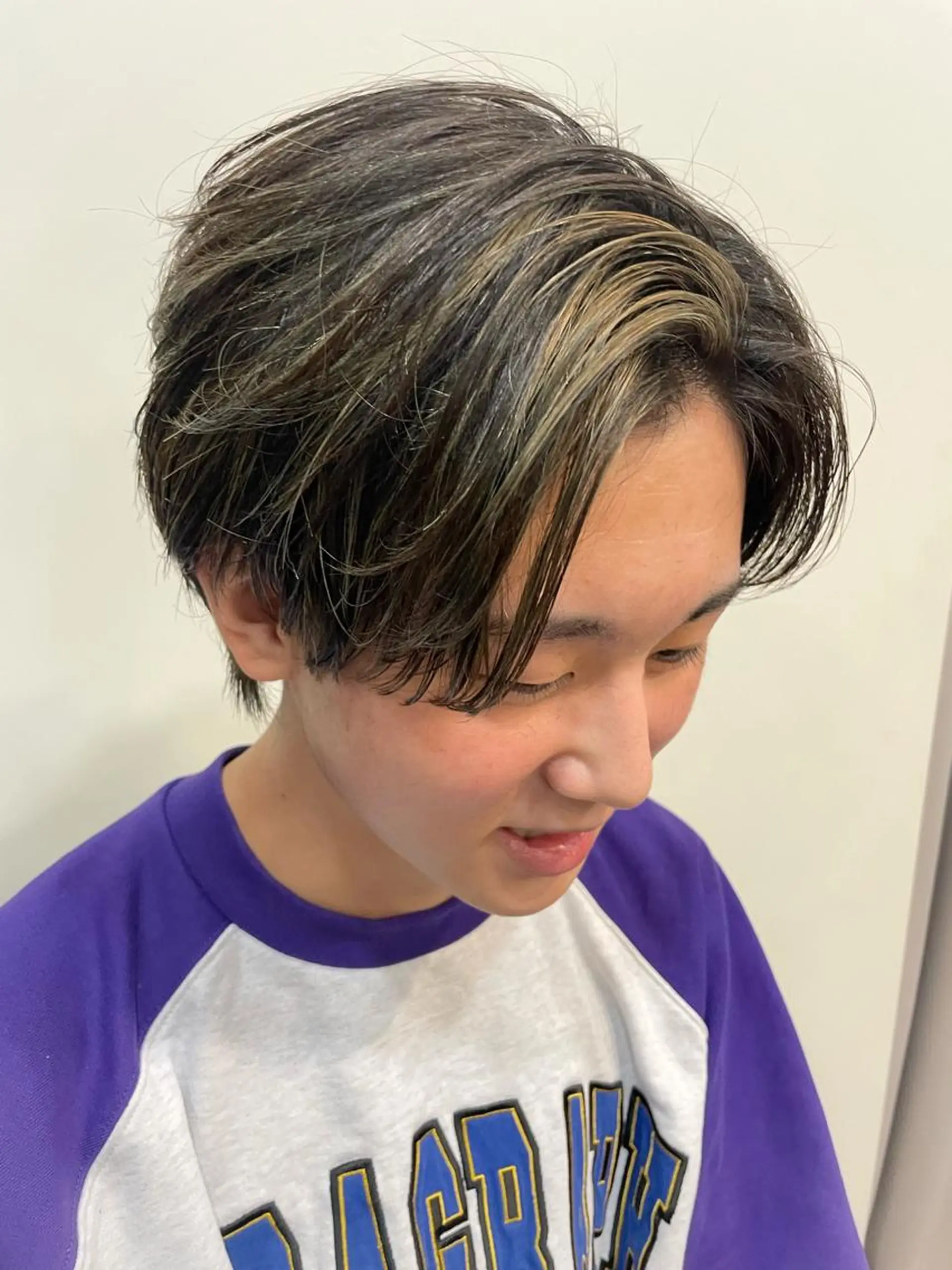 ミディアム カラー メンズ アイブロウ メンズハイライト ハイライトカラー メンズアイブロウ ハイライト カット ヘアカラー トリートメント ヘアセット メンズNO.1口コミ 高評価🟡三澤拓海✅のヘアスタイル
