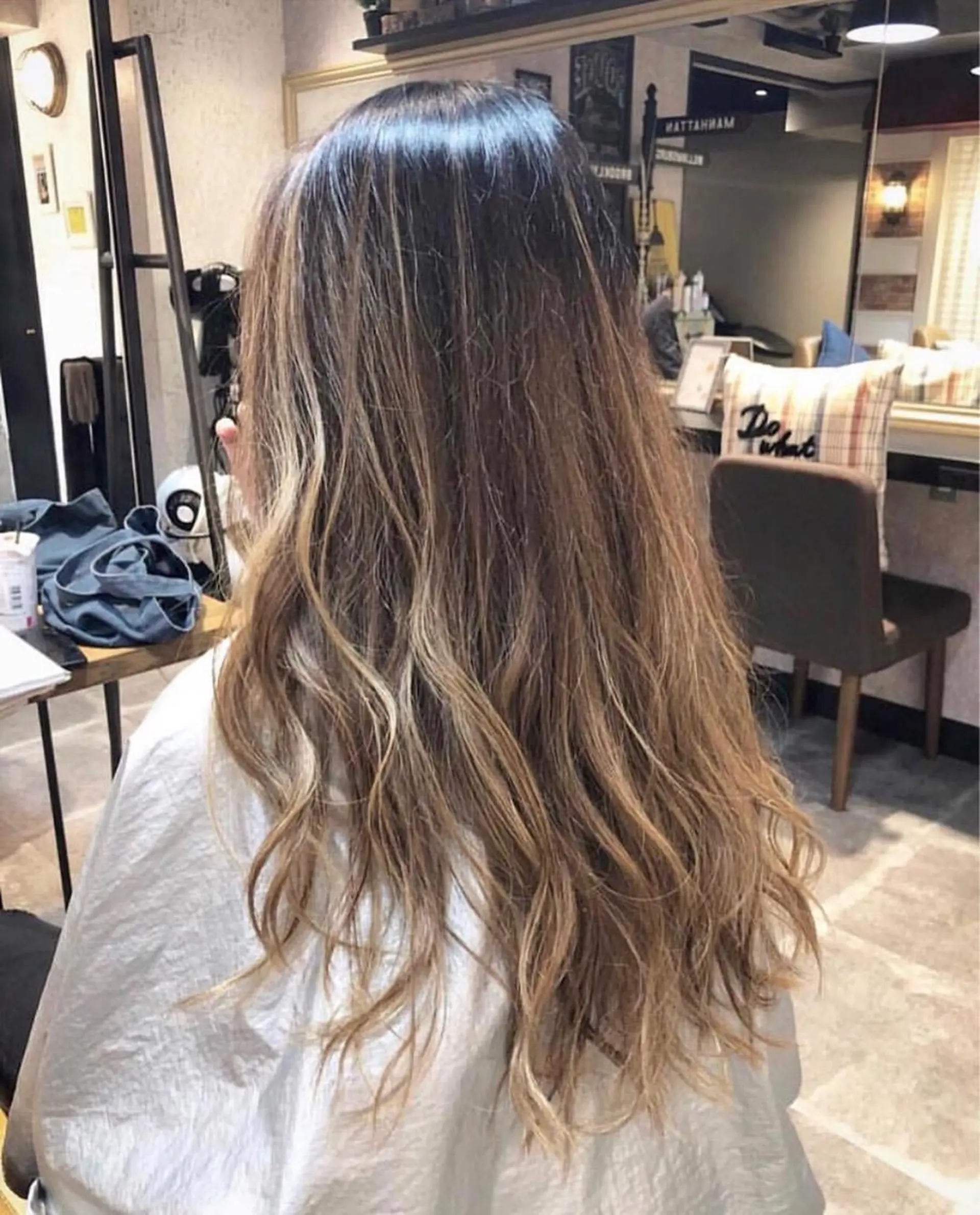 ロング ハイライト レイヤーカット salowin 原宿 aroa所属・韓国／ハッシュカット ／透明感カラー／金野のヘアスタイル