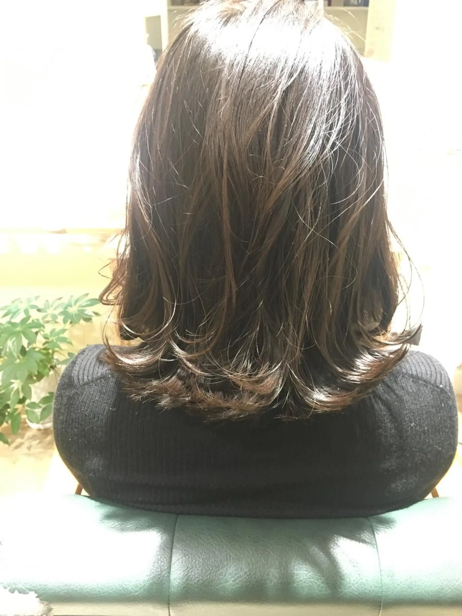 ミディアム 外ハネヘア カット ヘッドスパ une brise所属・高橋 葵のヘアスタイル