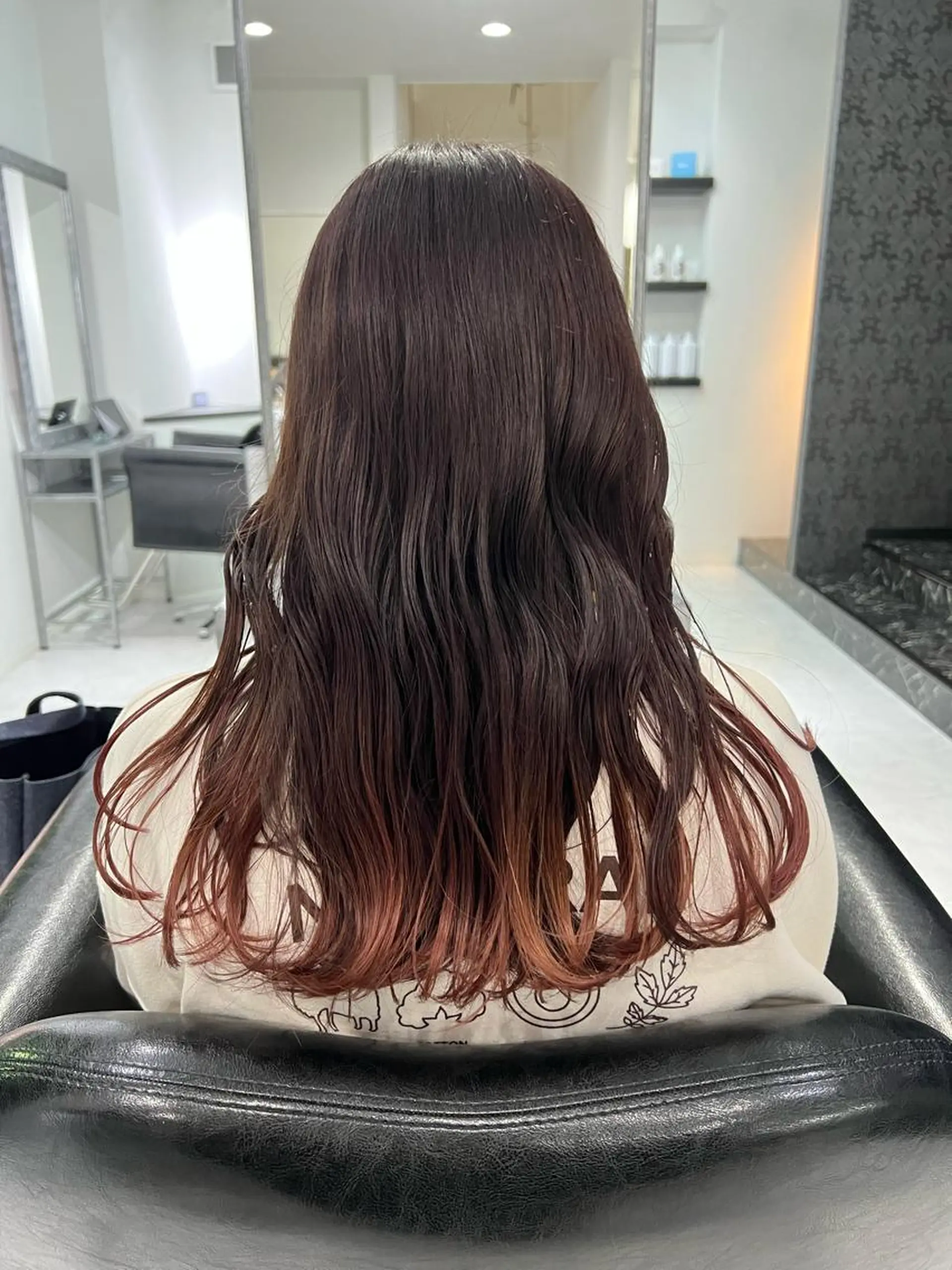 ロング カラー ヘアアレンジ ブリーチ グラデーションカラー 飛田 楓信のヘアスタイル