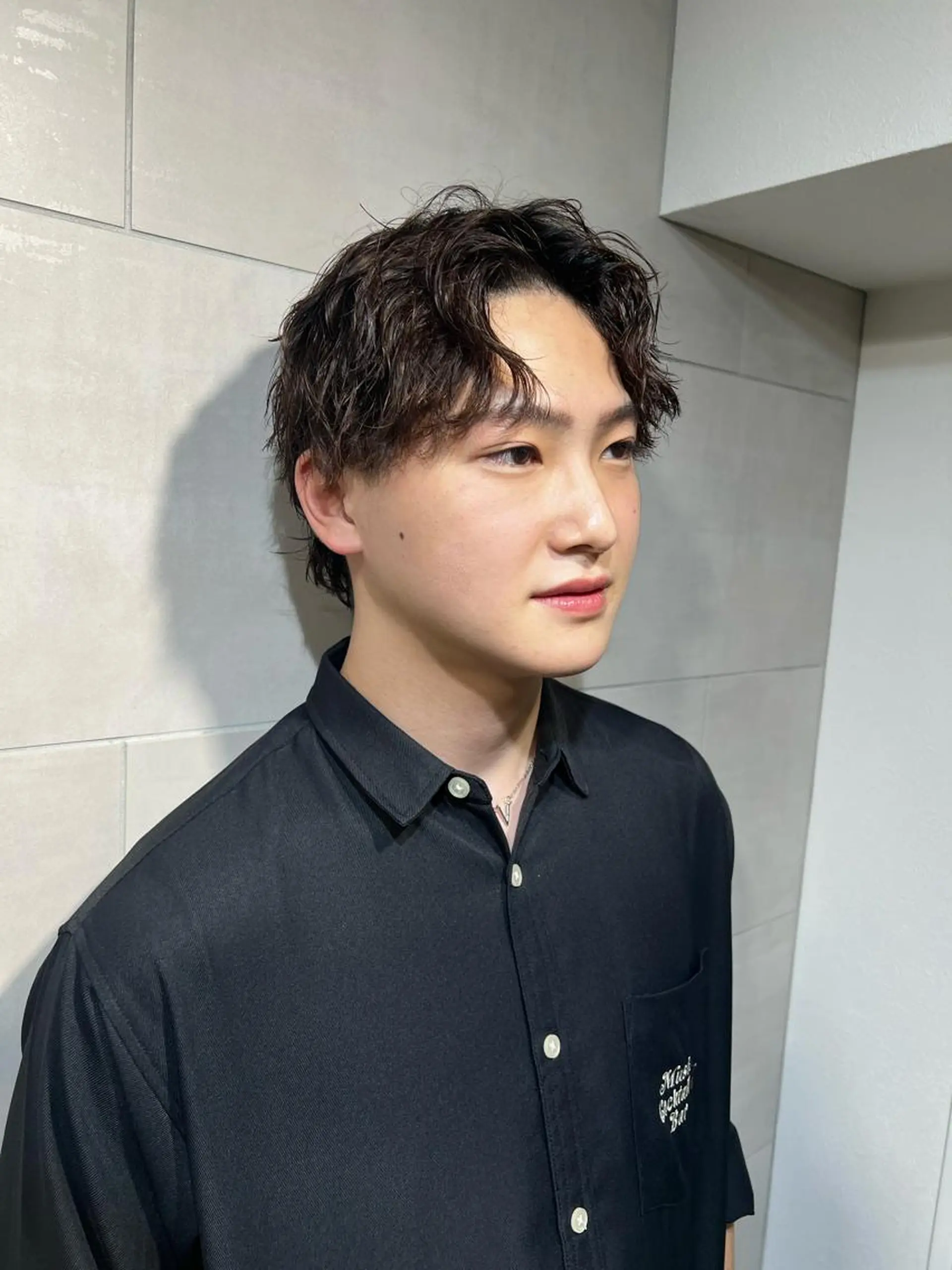 ミディアム メンズ ミディアムパーマ メンズパーマ カット ヘアカラー je suis heureuse所属・ハイライトカラー 🌀ゆい❣️のヘアスタイル