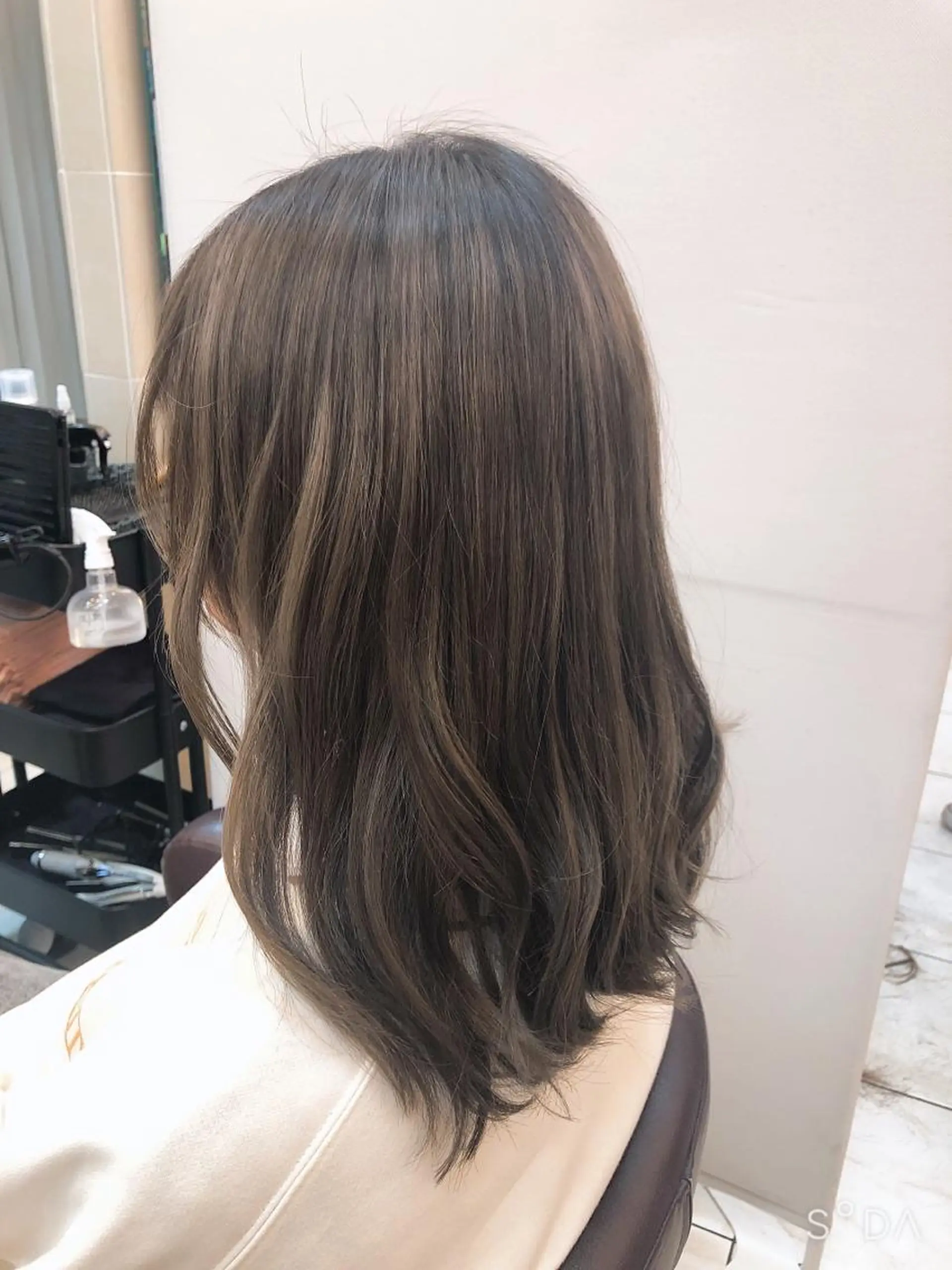 セミロング 垢抜け透明感カラー 🌻篠崎あずさ🌻のヘアスタイル