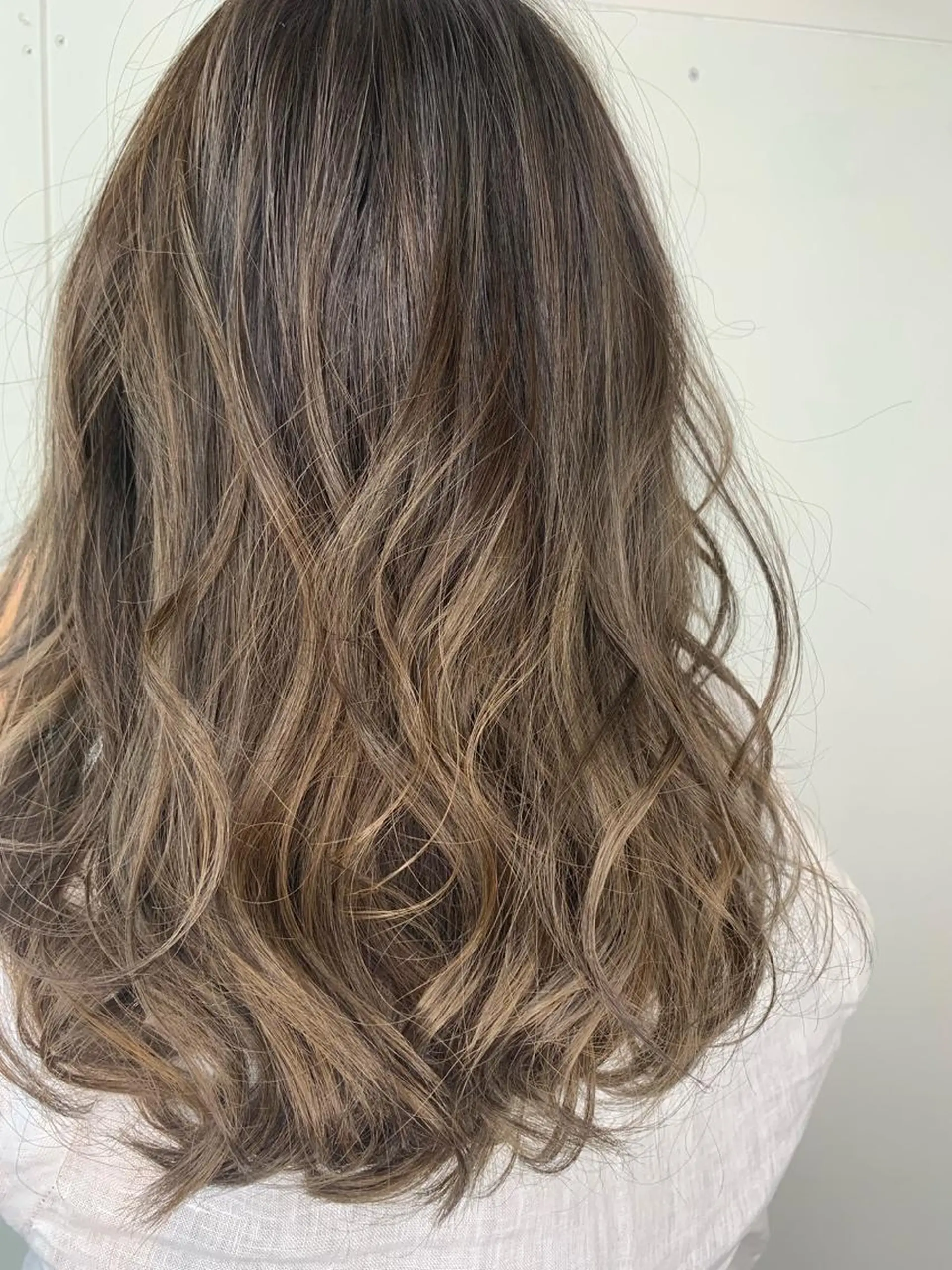 セミロング カラー ブリーチ 透明感カラー グラデーションカラー RINKA 琳茄のヘアスタイル