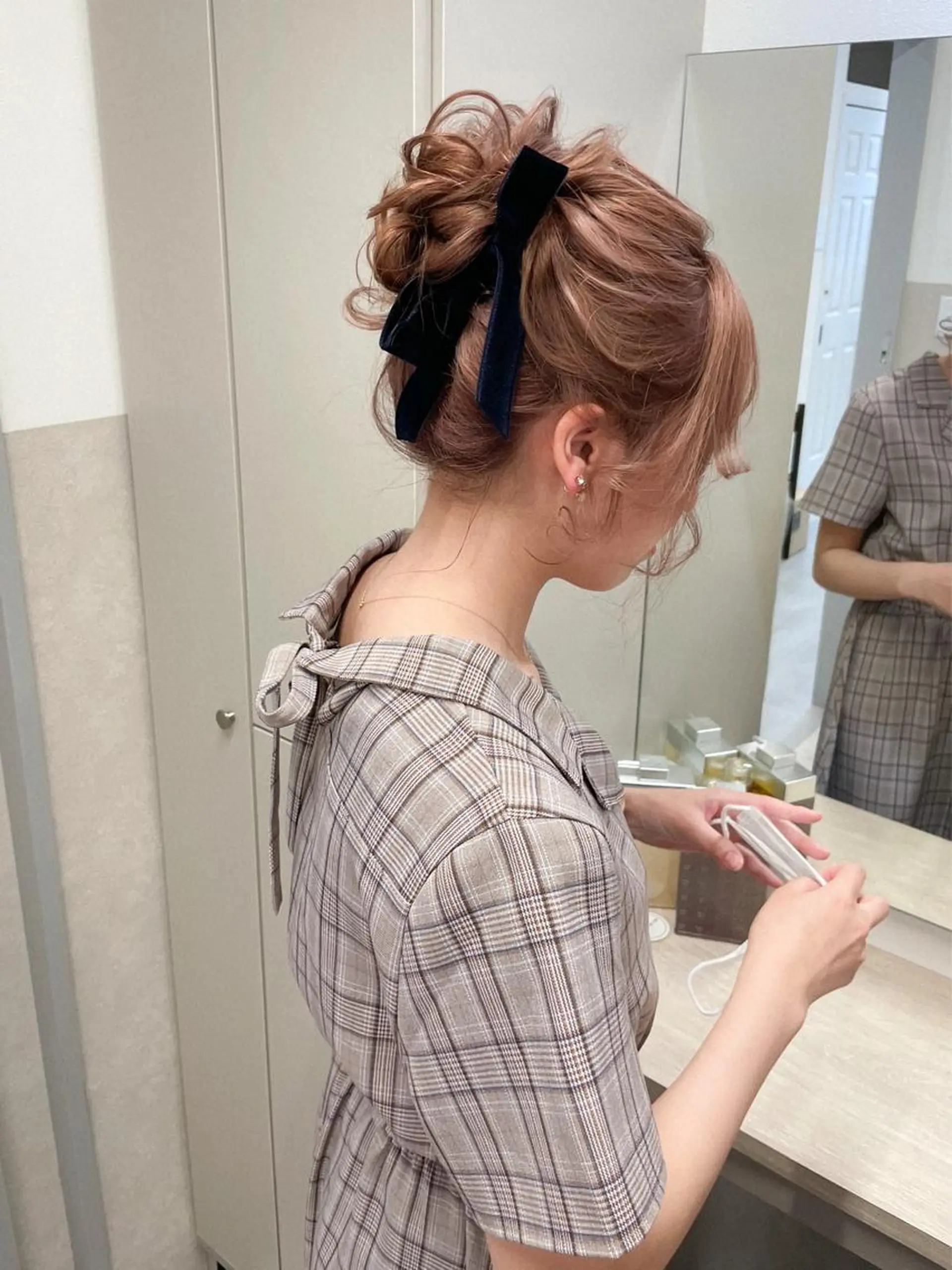 ロング カラー ヘアアレンジ お団子ヘア autre所属・大久保 ひでなりのヘアスタイル