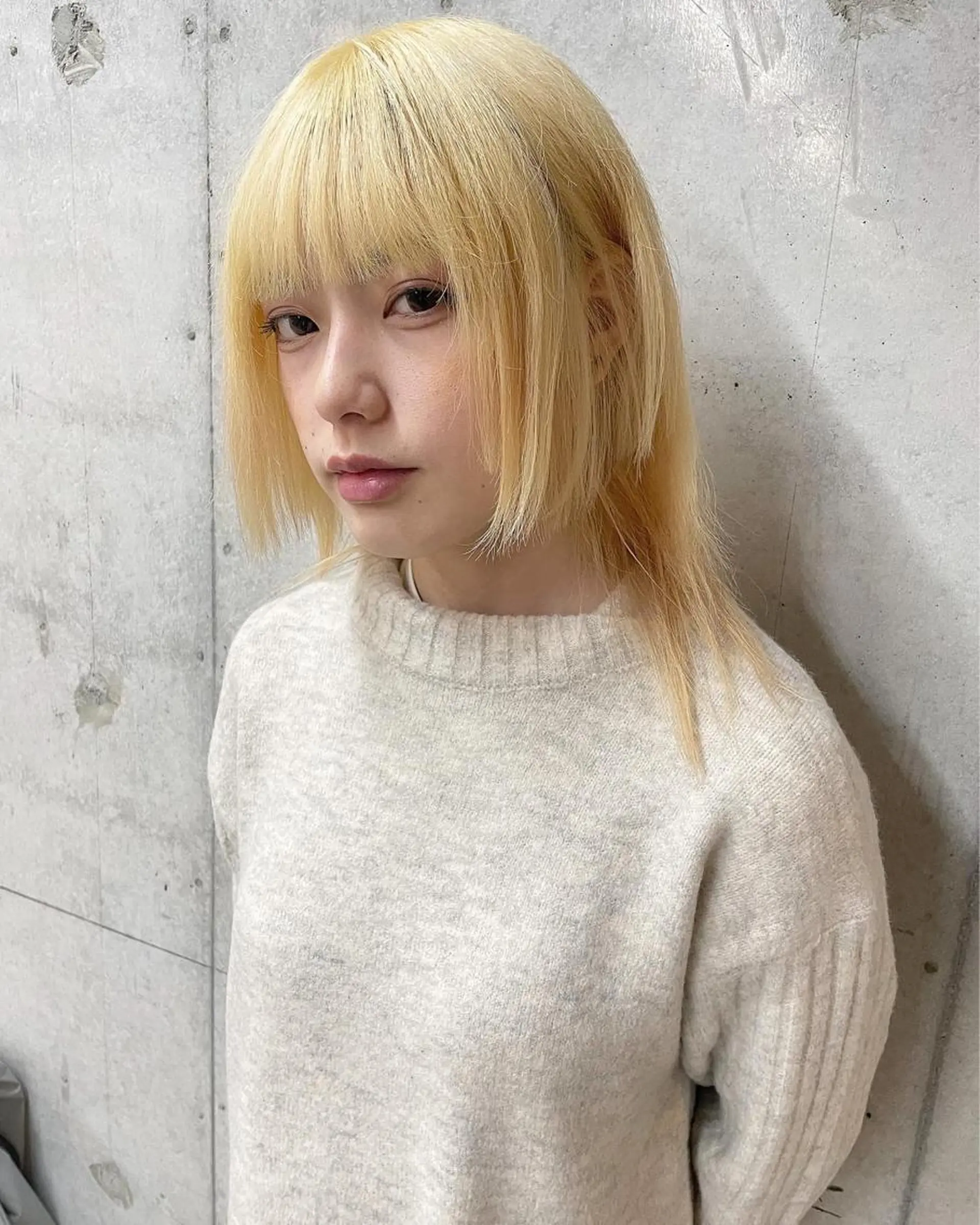 セミロング カラー ブロンド ホワイトブロンド 顔まわりレイヤー レイヤーカット ヘアカラー トリートメント ハイトーン/レイヤー /ケアブリーチ石川治のヘアスタイル