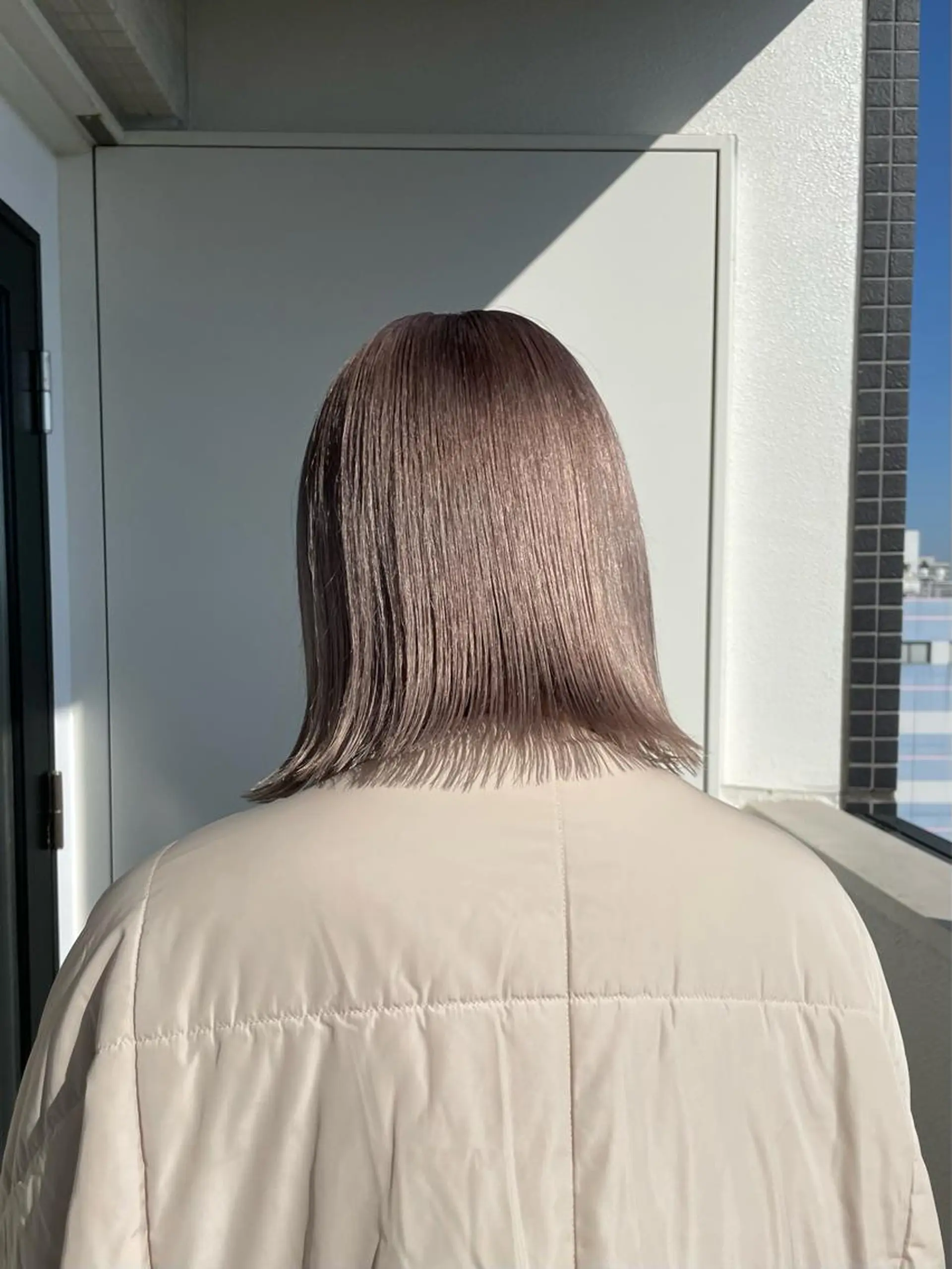 ショート カラー ベージュカラー ボブ 外ハネヘア カット ヘアカラー トリートメント ヘアセット メンズ特化 パーマ/オザワのヘアスタイル