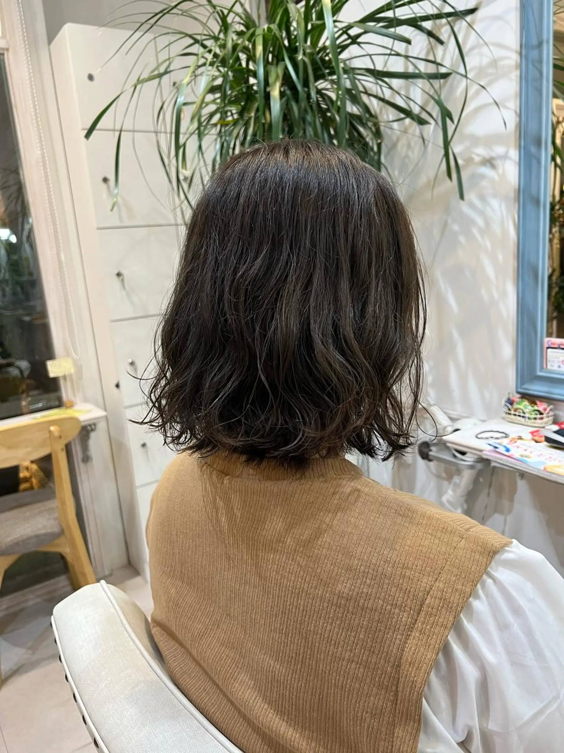 ミディアム カラー ワクダ アイリのヘアスタイル
