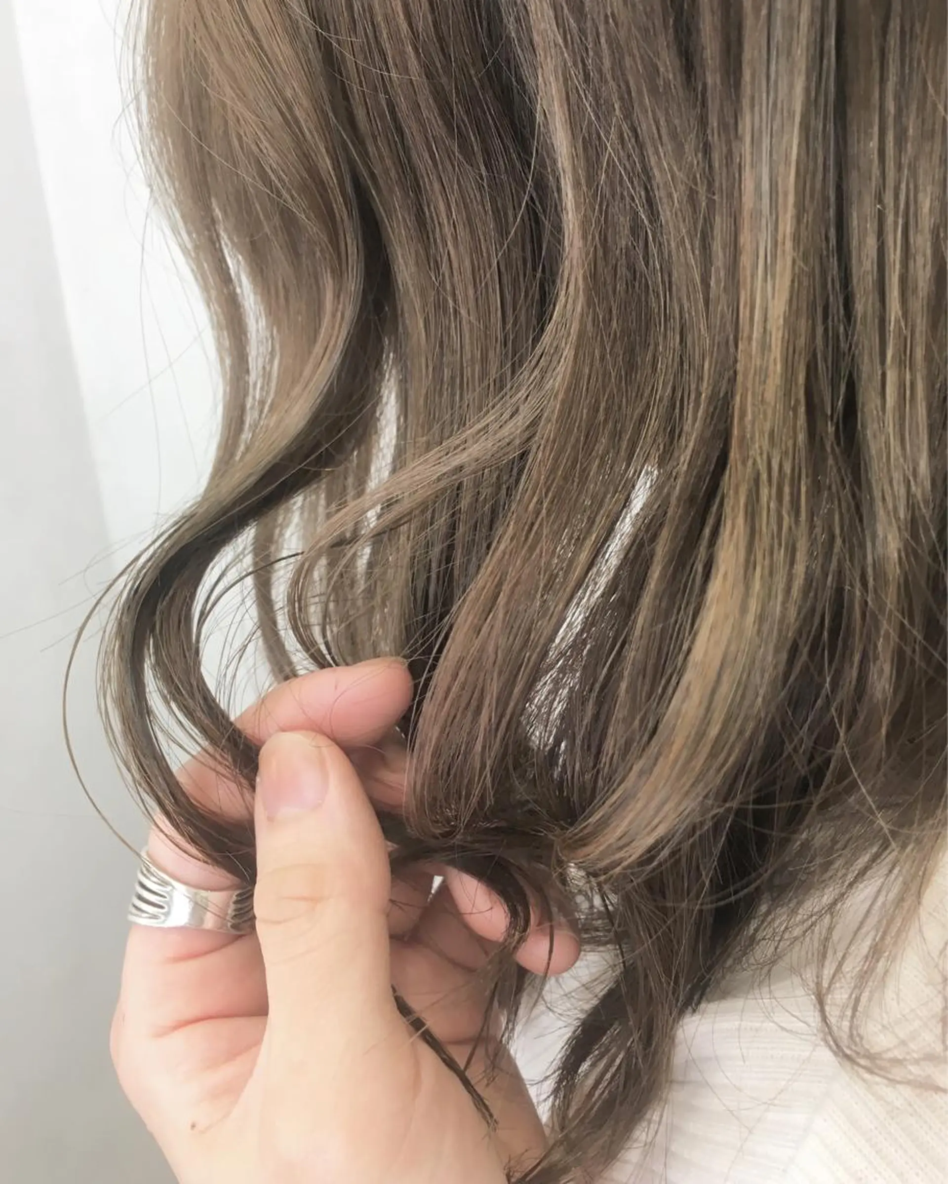 ロング まお♡レイヤーカット 耳ツボジュエリーのヘアスタイル