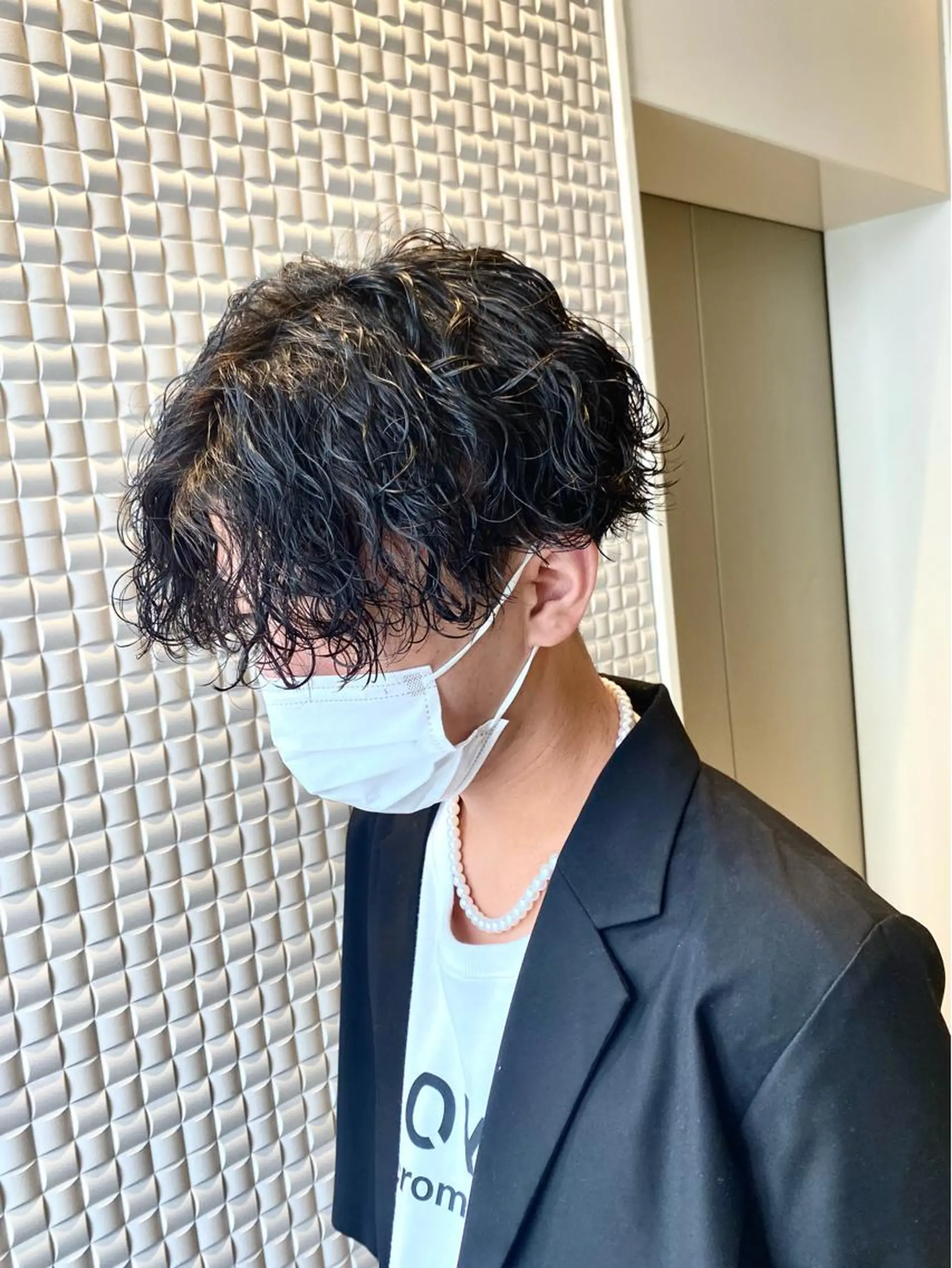 ミディアム カラー パーマ ヘアアレンジ メンズ キッズ ネイル マツエク・マツパ アイブロウ ミディアムパーマ メンズハイトーン マッシュ メンズパーマ スペインカール カット パーマ トリートメント ヘアセット 新宿スペインカール ヨモギダのヘアスタイル