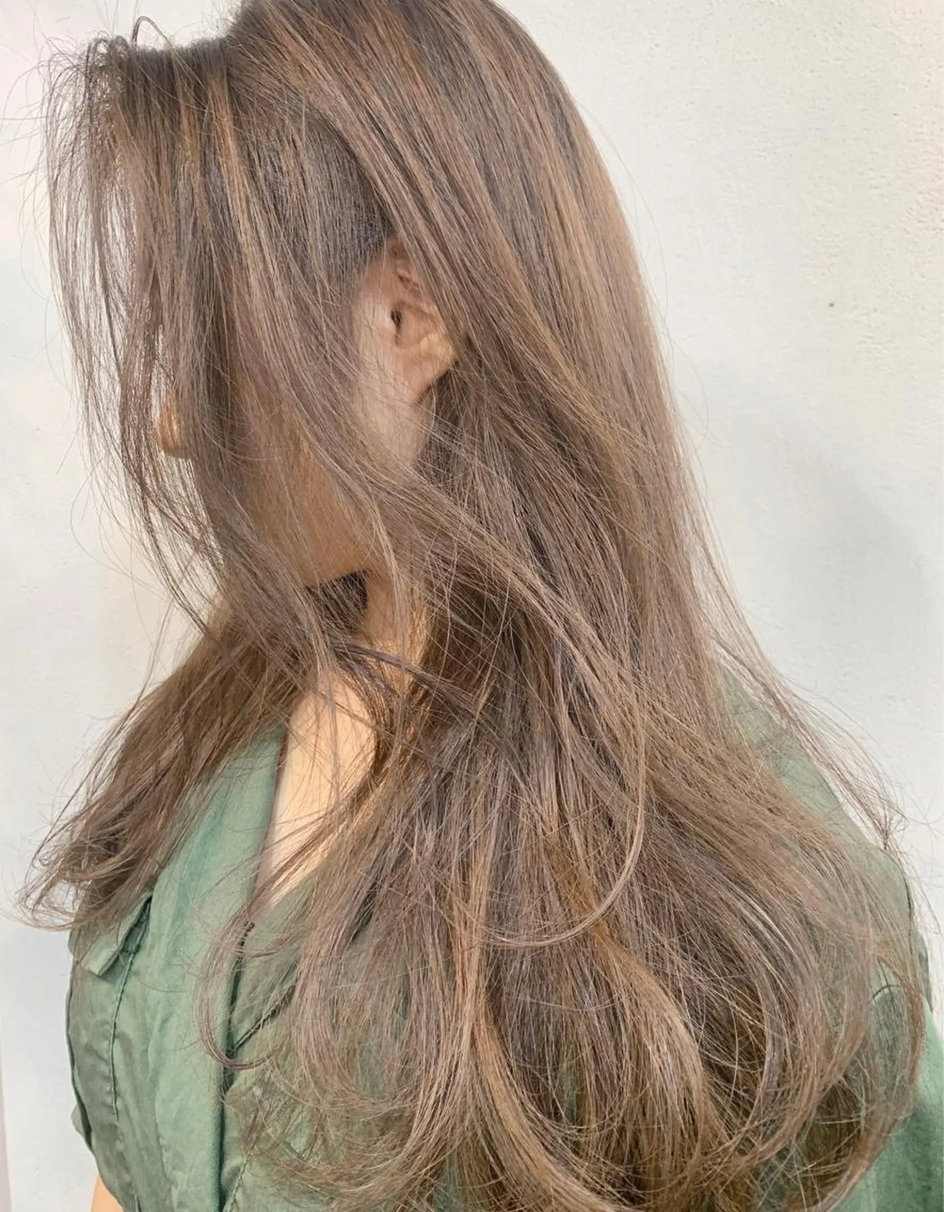 ロング レイヤーカット、 大人可愛い 中村美羅のヘアスタイル