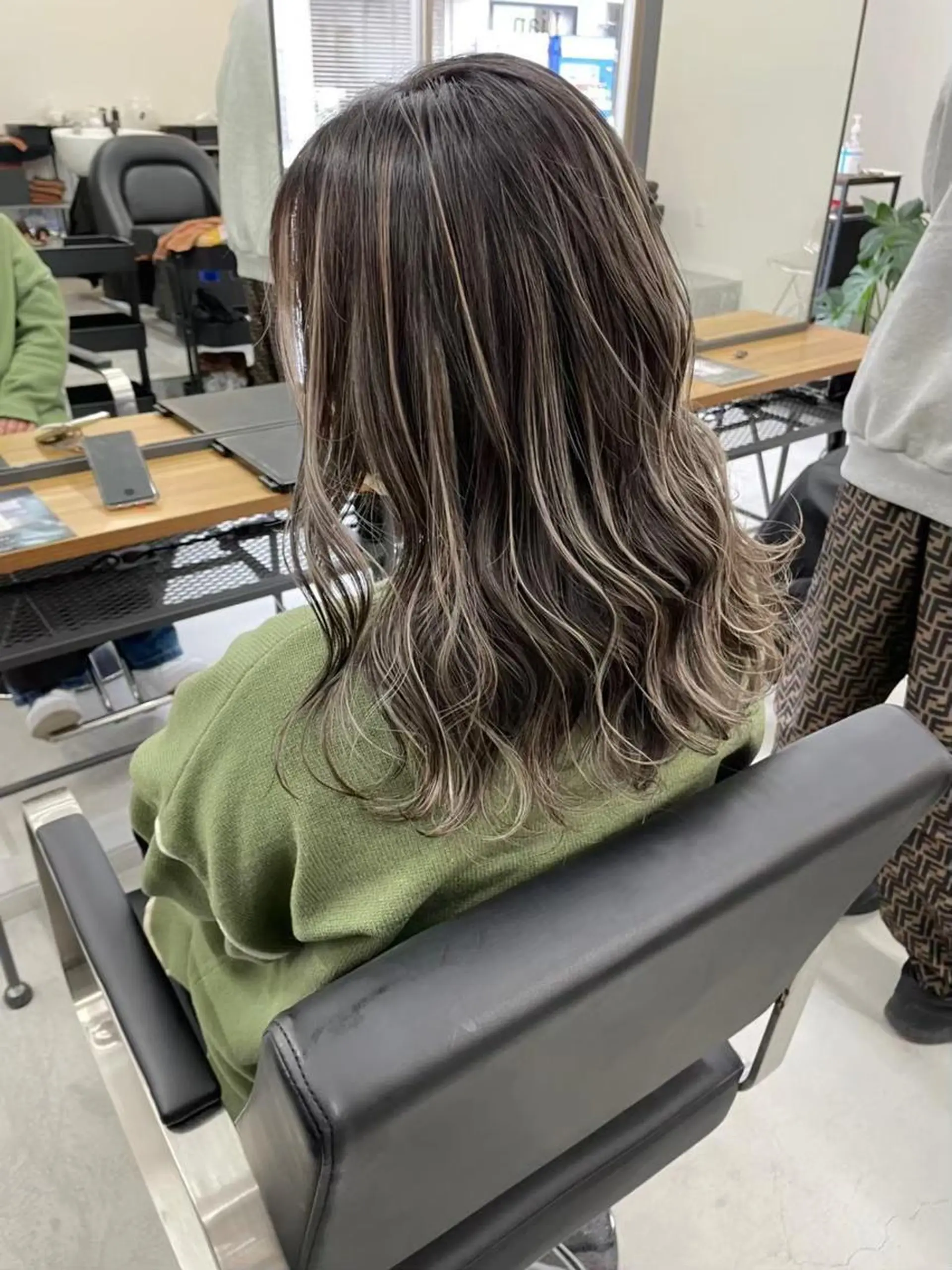 パーマ ロング カラー ヘアアレンジ ネイル マツエク・マツパ アイブロウ ショートボブ バレイヤージュ ブリーチ ケアブリーチ 透明感カラー カラー特化サロン大阪 ルービック江坂/新城のヘアスタイル