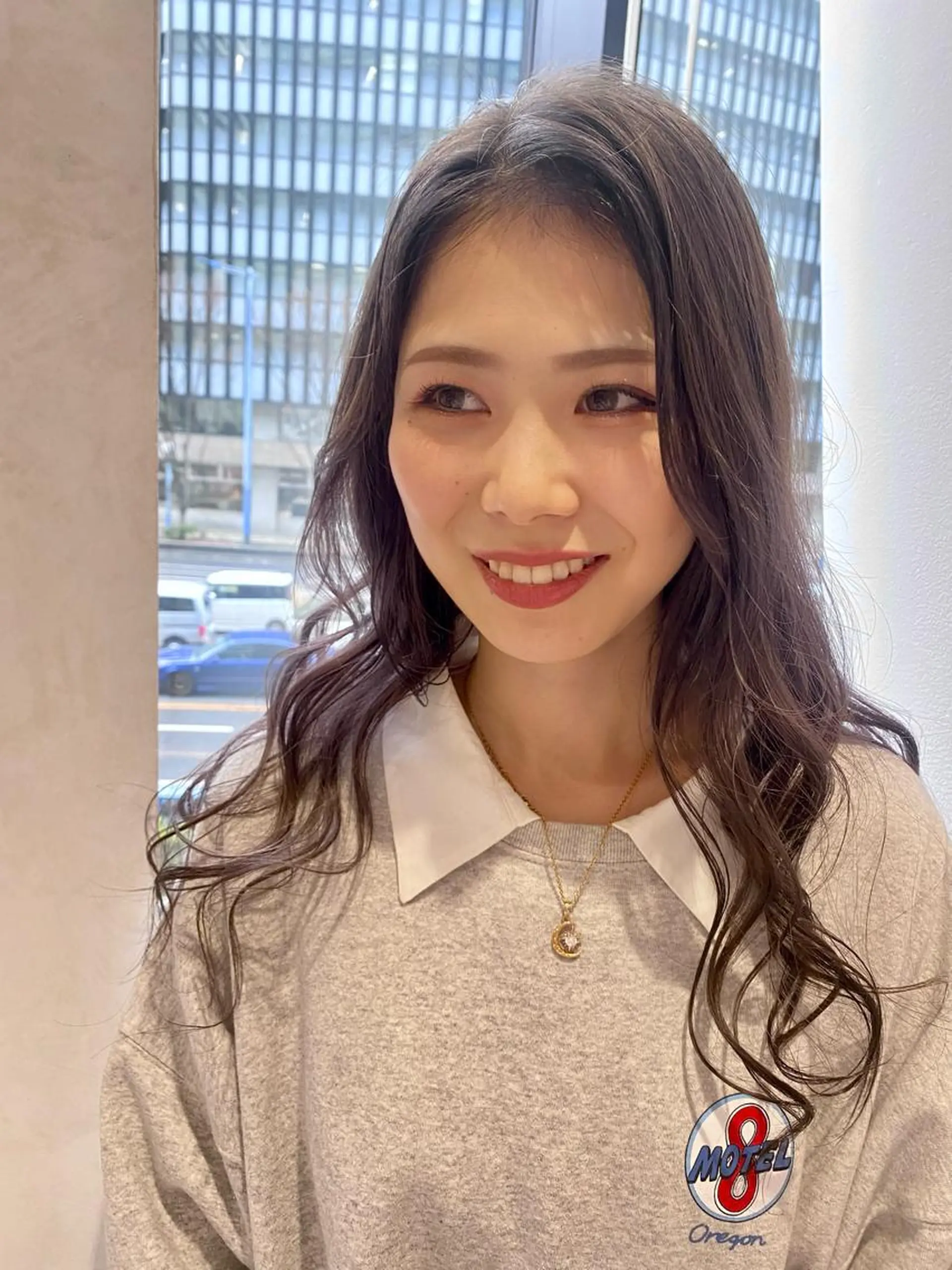 ロング カラー ブリーチ 透明感カラー グレージュ 増井 彩乃のヘアスタイル