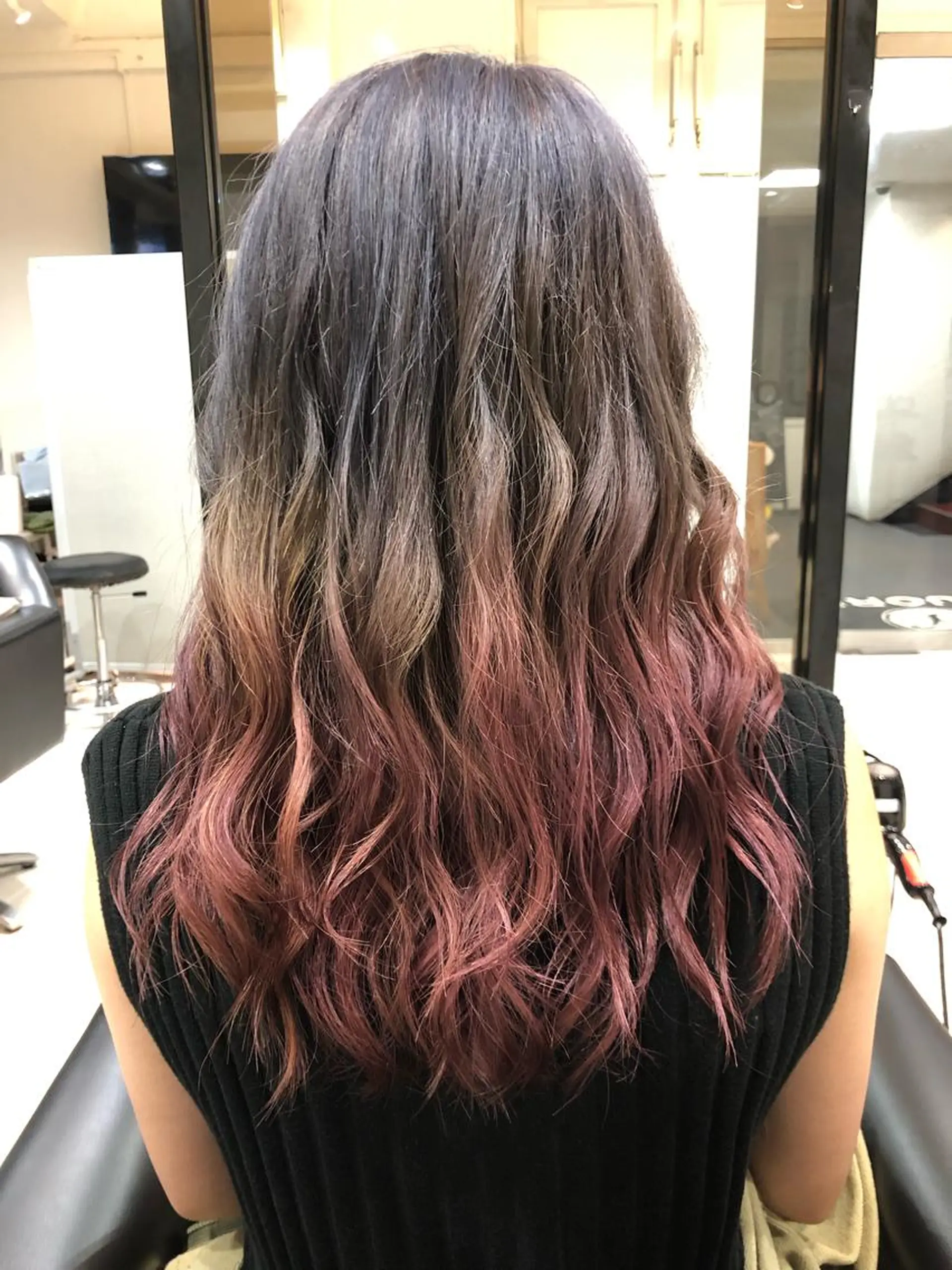 ロング カラー ヘアアレンジ ブリーチ グラデーションカラー グレージュ ピンクカラー ピンクパープル adept北千住店所属・✨髪質改善＆ボブ✨ 近藤 凌のヘアスタイル