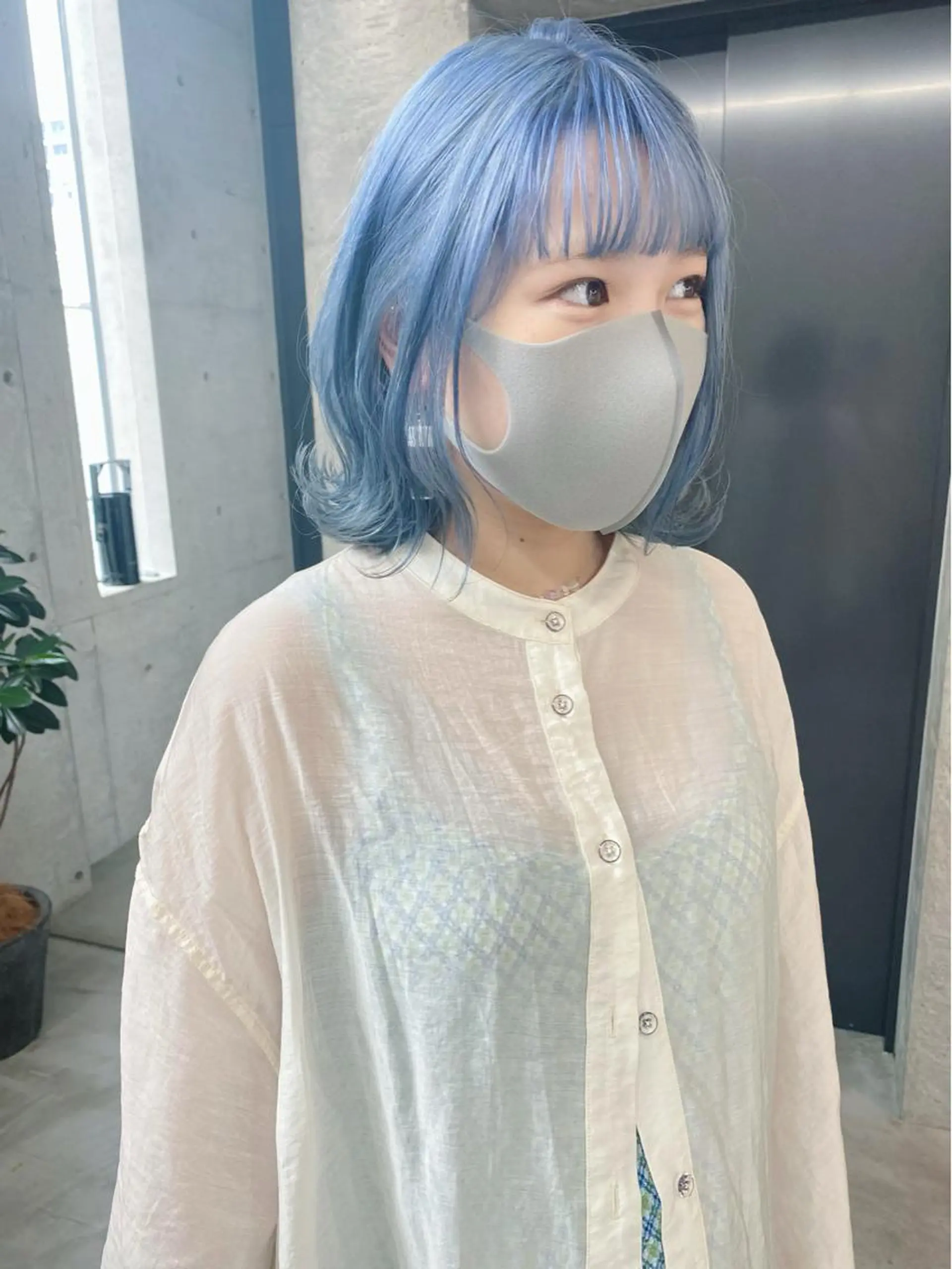 ミディアム カラー ヘアアレンジ ブリーチ ブルーカラー son hair HIROEのヘアスタイル