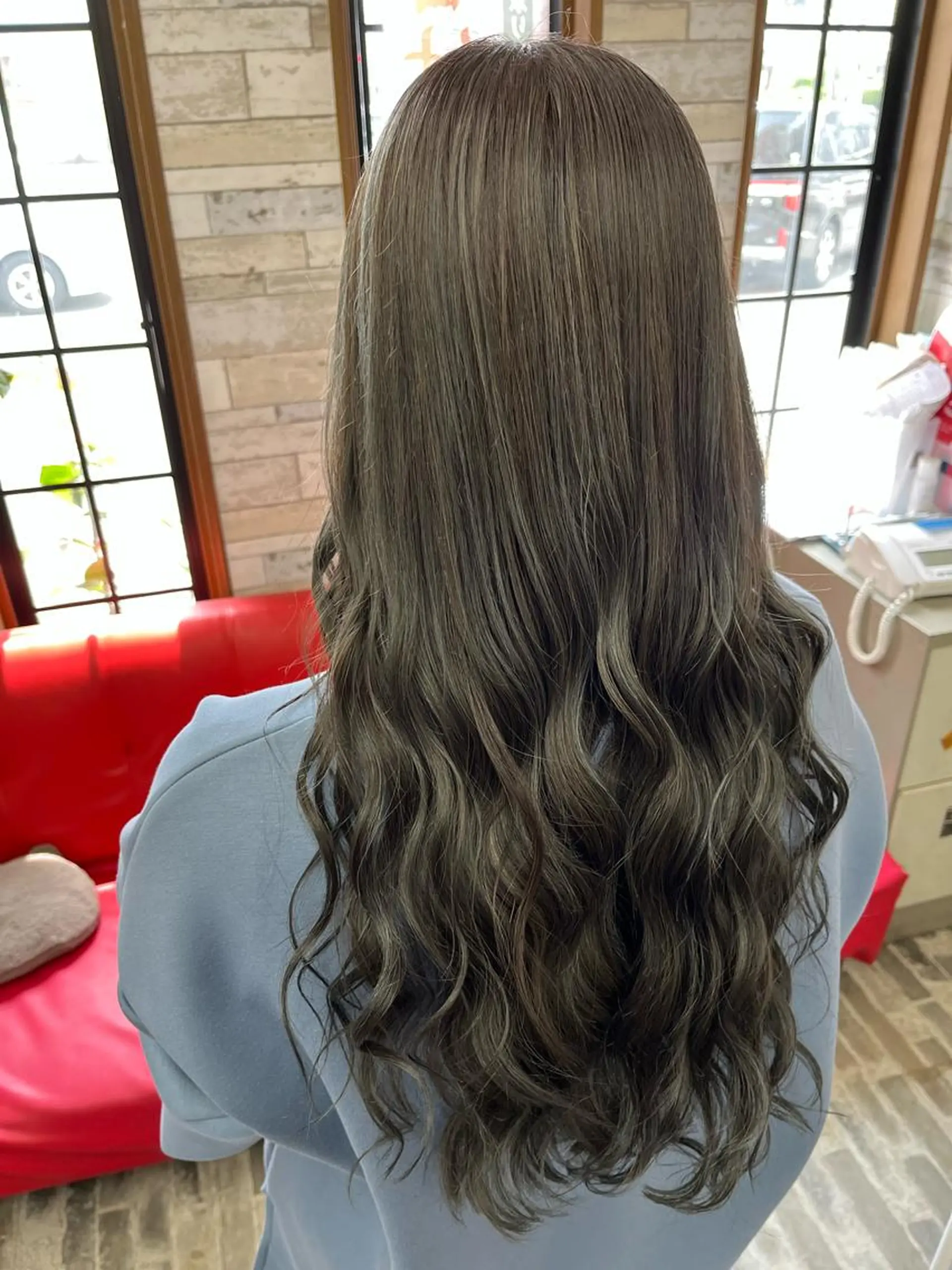 ロング カラー ベージュカラー オリーブベージュ カット ヘアカラー トリートメント 美容室スージーズ所属・大坪 拓斗のヘアスタイル