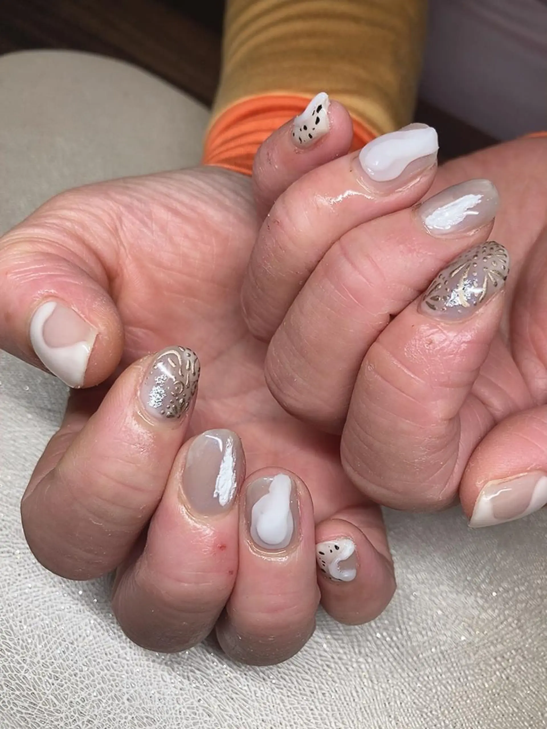 ネイル ニュアンスネイル ハンドネイル 𝐴𝑁𝑈𝐸 深爪育成専門サロンのネイルデザイン