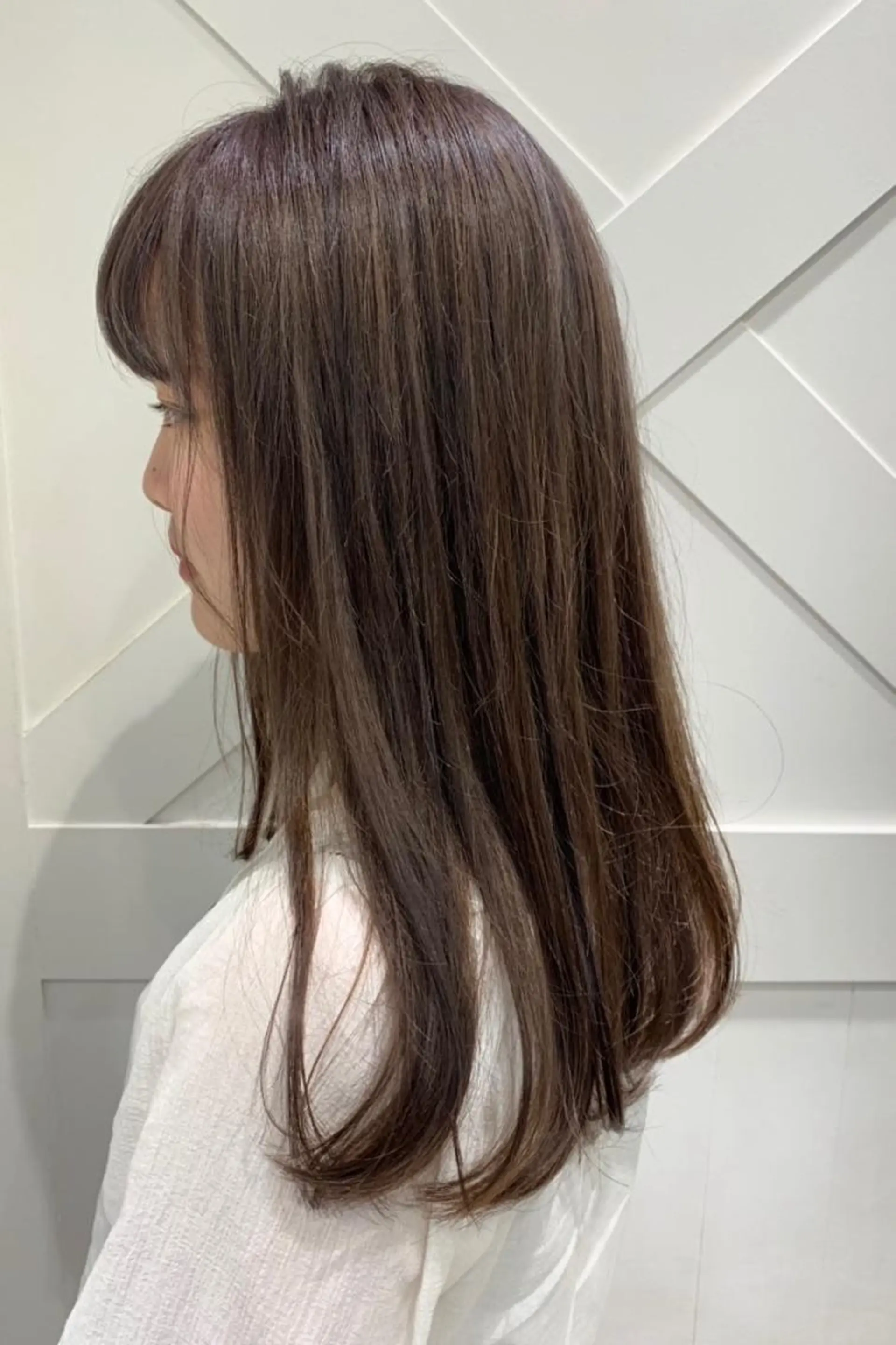 ミディアム カット ヘアカラー トリートメント HAUS.所属・秋守 百華のヘアスタイル