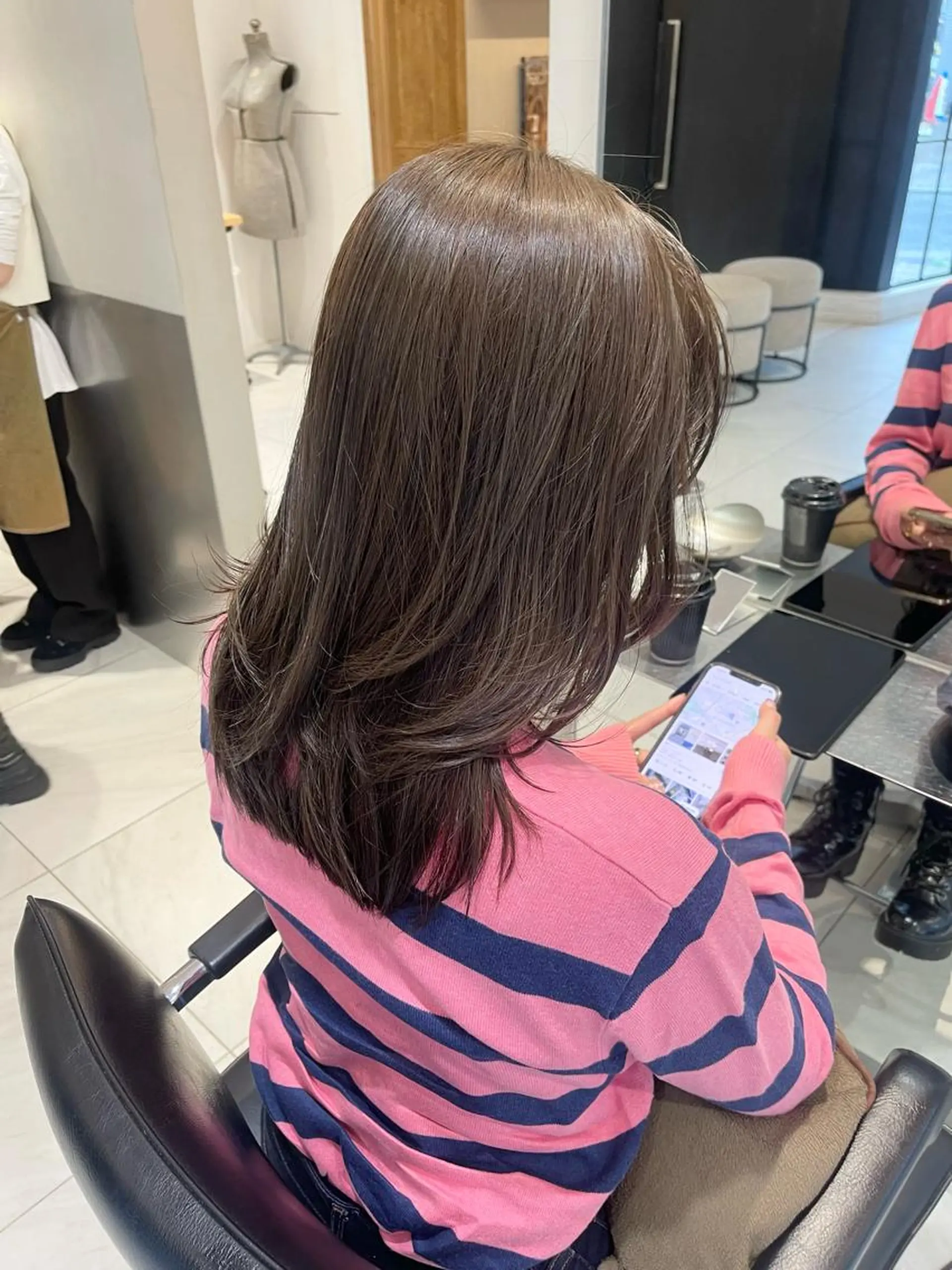 セミロング カラー オリーブグレー レイヤーカット カット ヘアカラー トリートメント ヘッドスパ ラベンダー/レイヤー カット🤎mamiのヘアスタイル