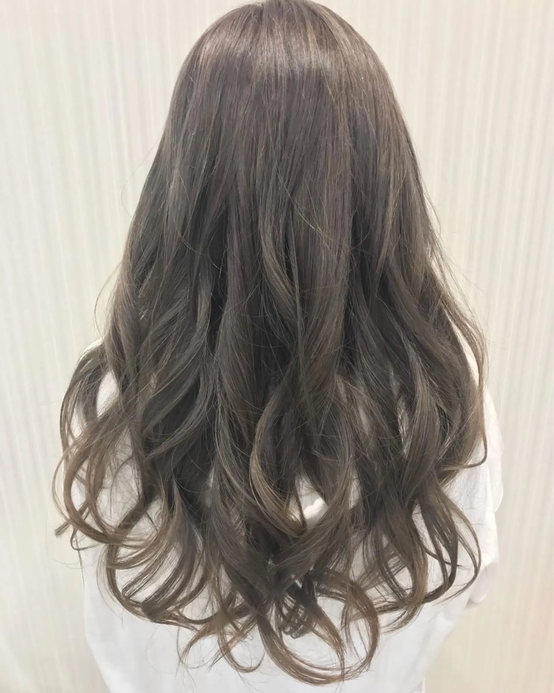 ロング カラー アッシュ アッシュグレー 中川 拓弥のヘアスタイル