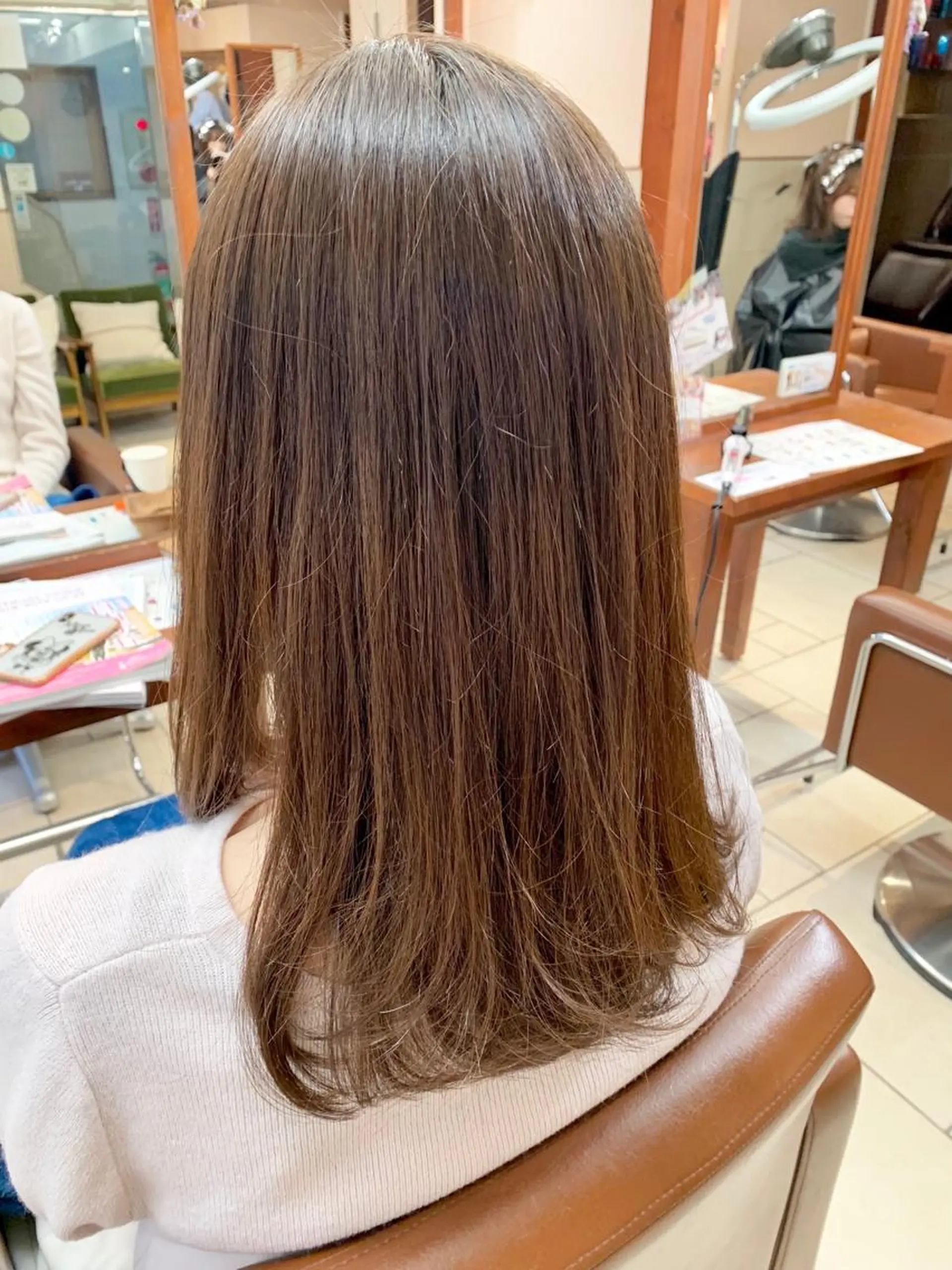 セミロング カラー カット ヘアカラー トリートメント 加藤 綾華のヘアスタイル