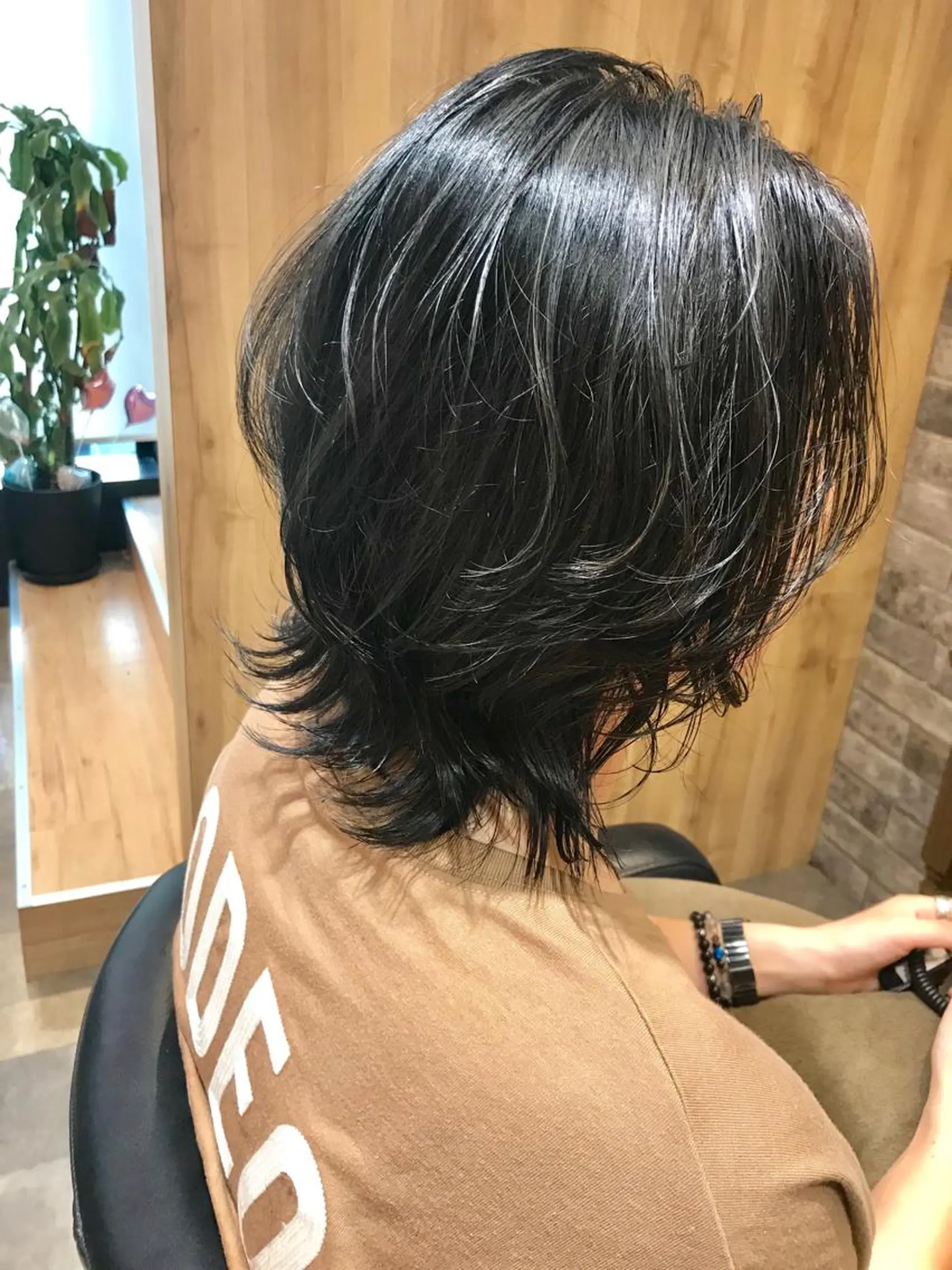 ミディアム レイヤーカット ウルフカット ウルフレイヤー カット ヘアカラー トリートメント 所渉/韓国レイヤー /ウルフカットのヘアスタイル