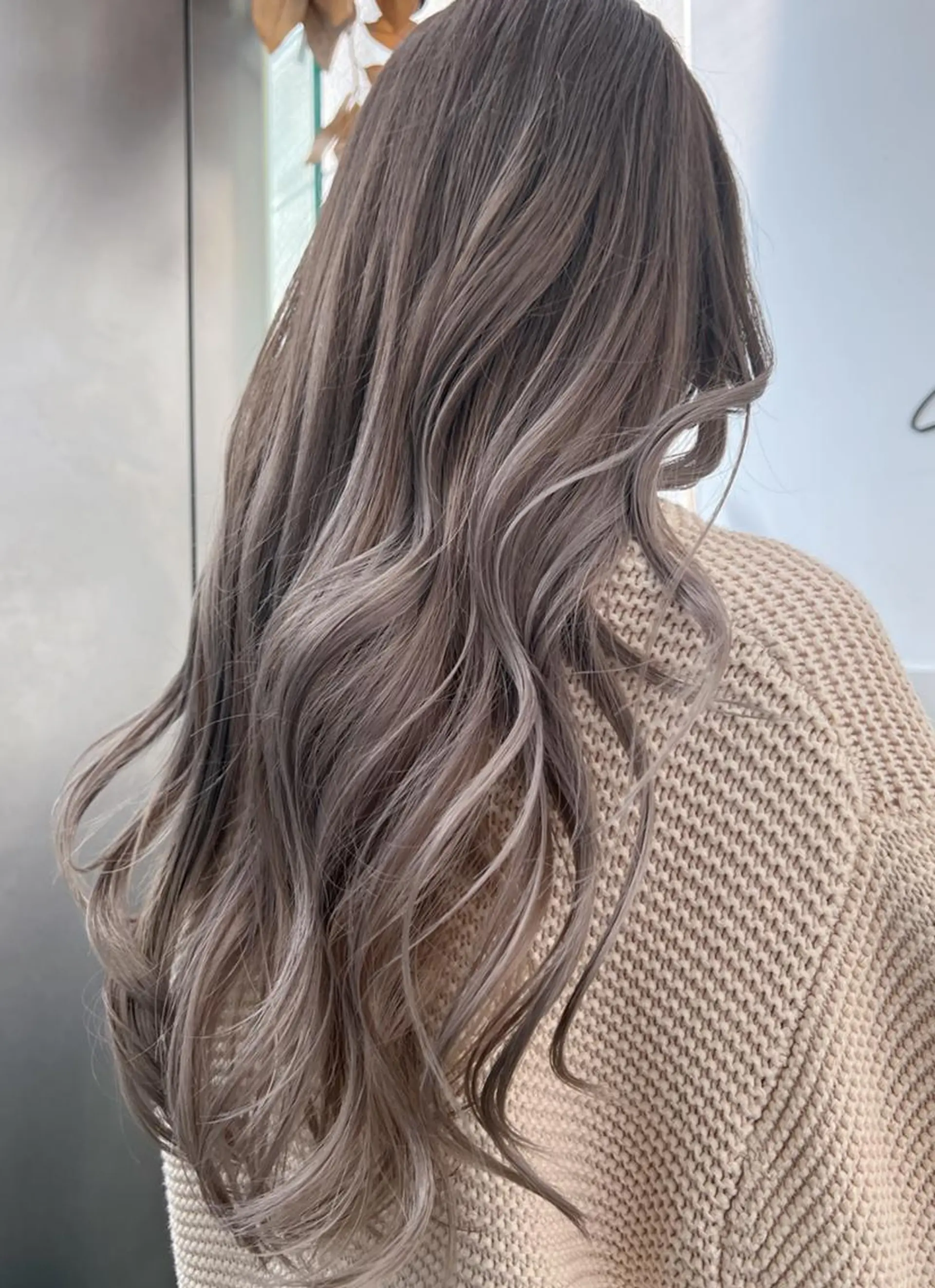 ロング カラー グラデーションカラー グレージュ ヘアカラー トリートメント ayano/天神 ハイトーン/レイヤーのヘアスタイル