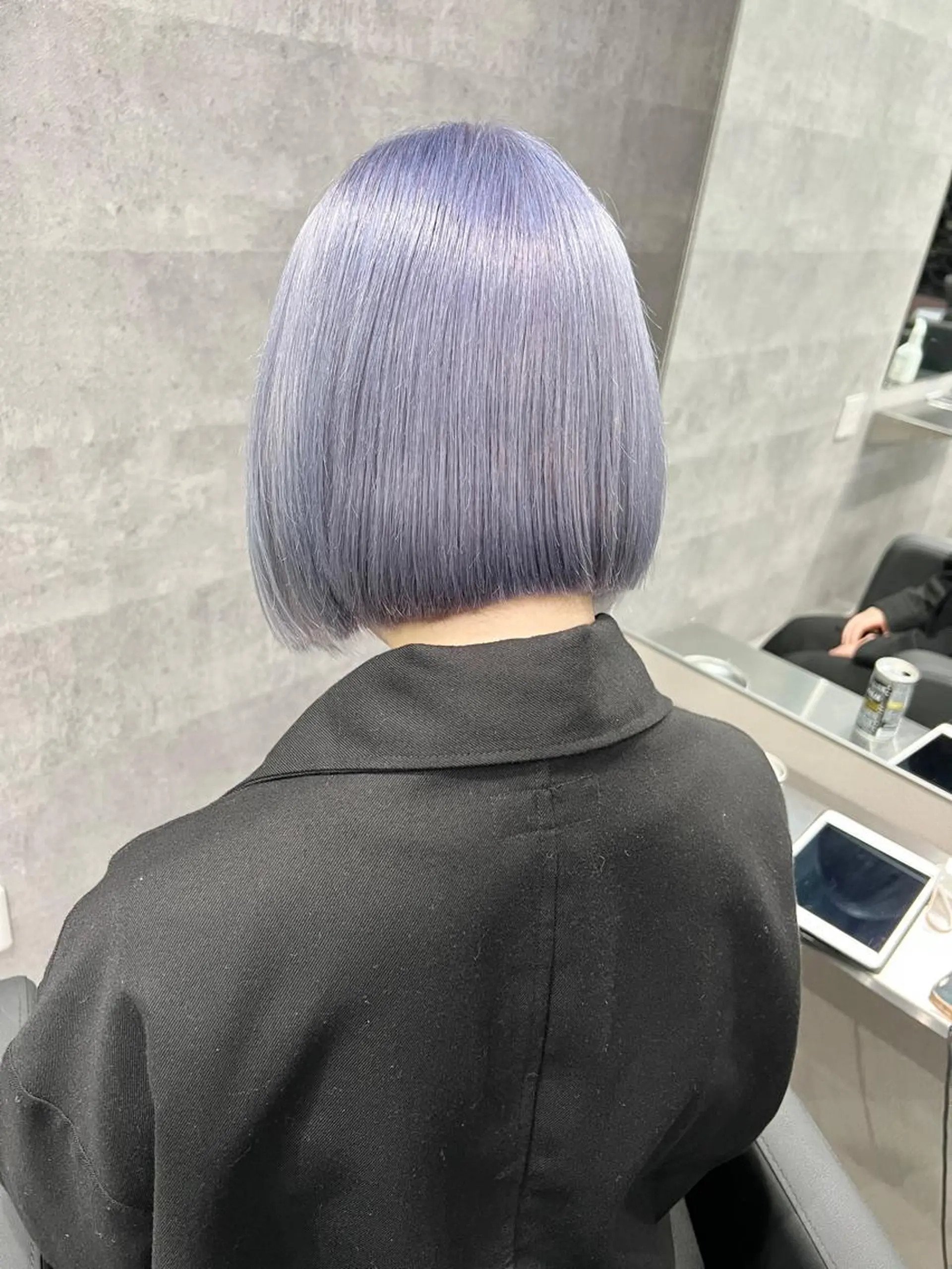 ショート カラー ブリーチ シルバー Via officialのヘアスタイル