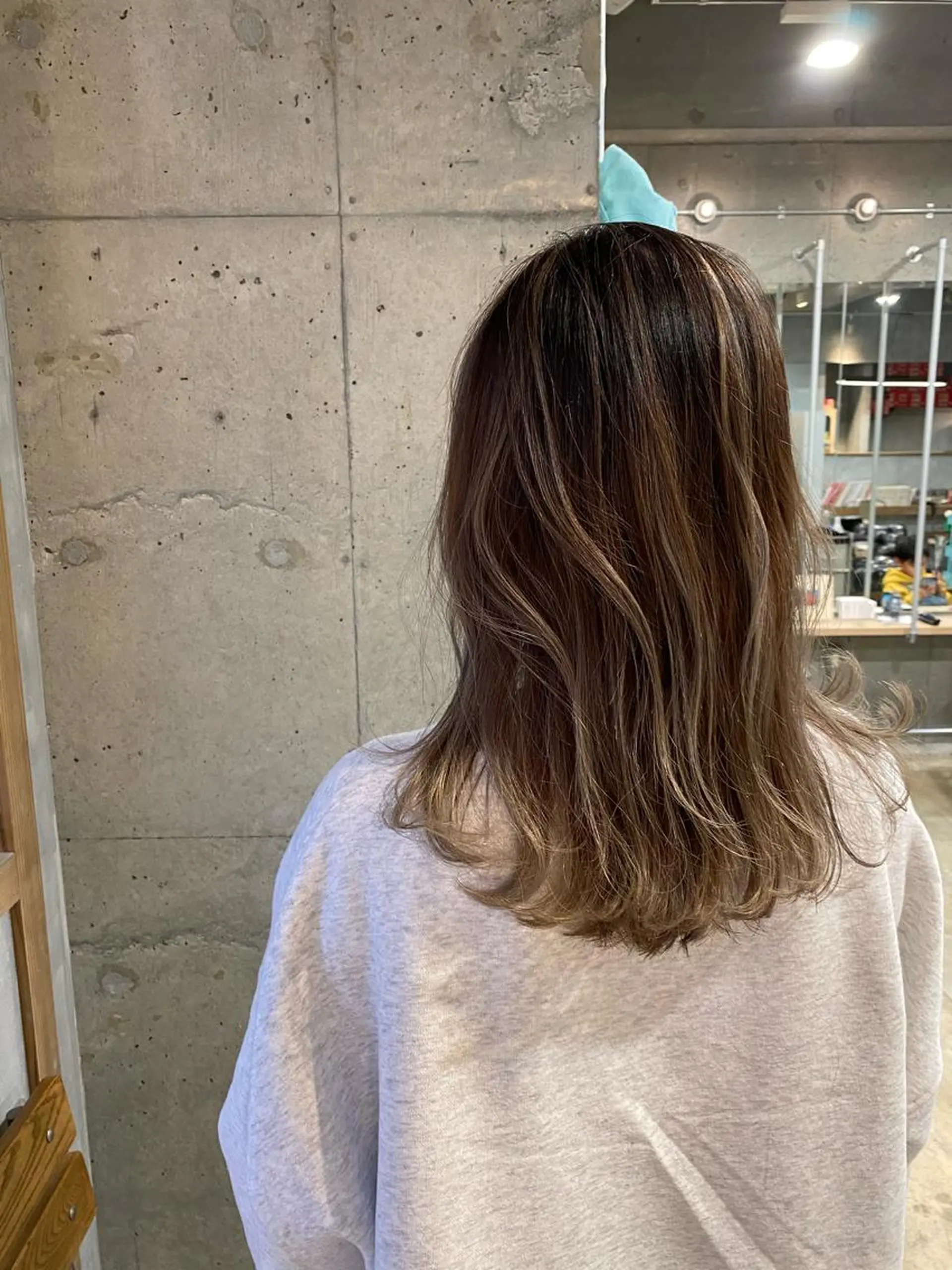 ミディアム カラー アッシュ バレイヤージュ ベージュカラー レイヤーカット 竹嶌 健吾のヘアスタイル