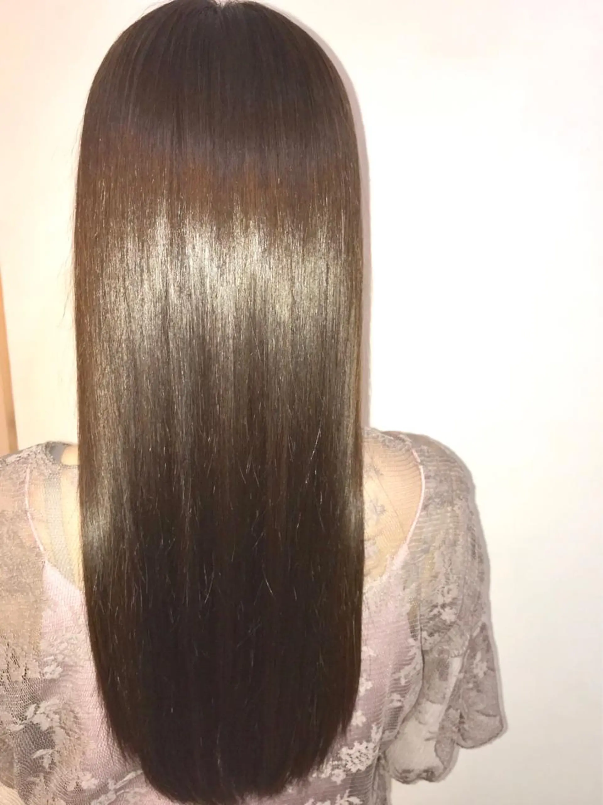 セミロング 髪質改善 20代半ば上質なへア ケア 髪質改善 大西のヘアスタイル