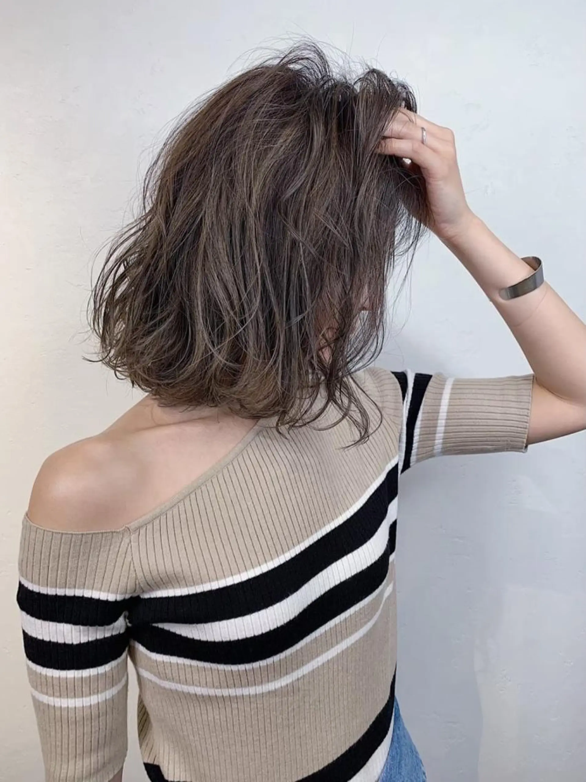 ミディアム ボブ 斜めバング 外国人風カラー 伸ばしかけ レイヤーカット ＿WHITE鳳店 アンダーバーホワイトのヘアスタイル
