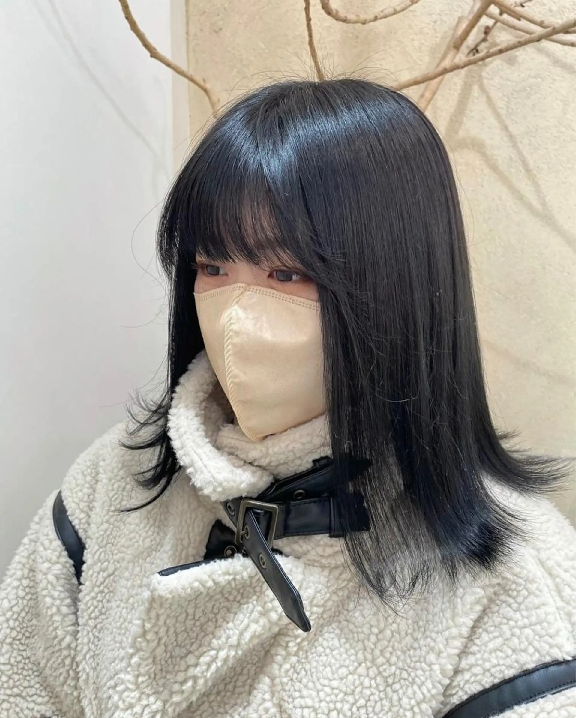 セミロング カラー 黒髪 ブルーカラー ブルーブラック ネイビーカラー 塩谷 雪花のヘアスタイル