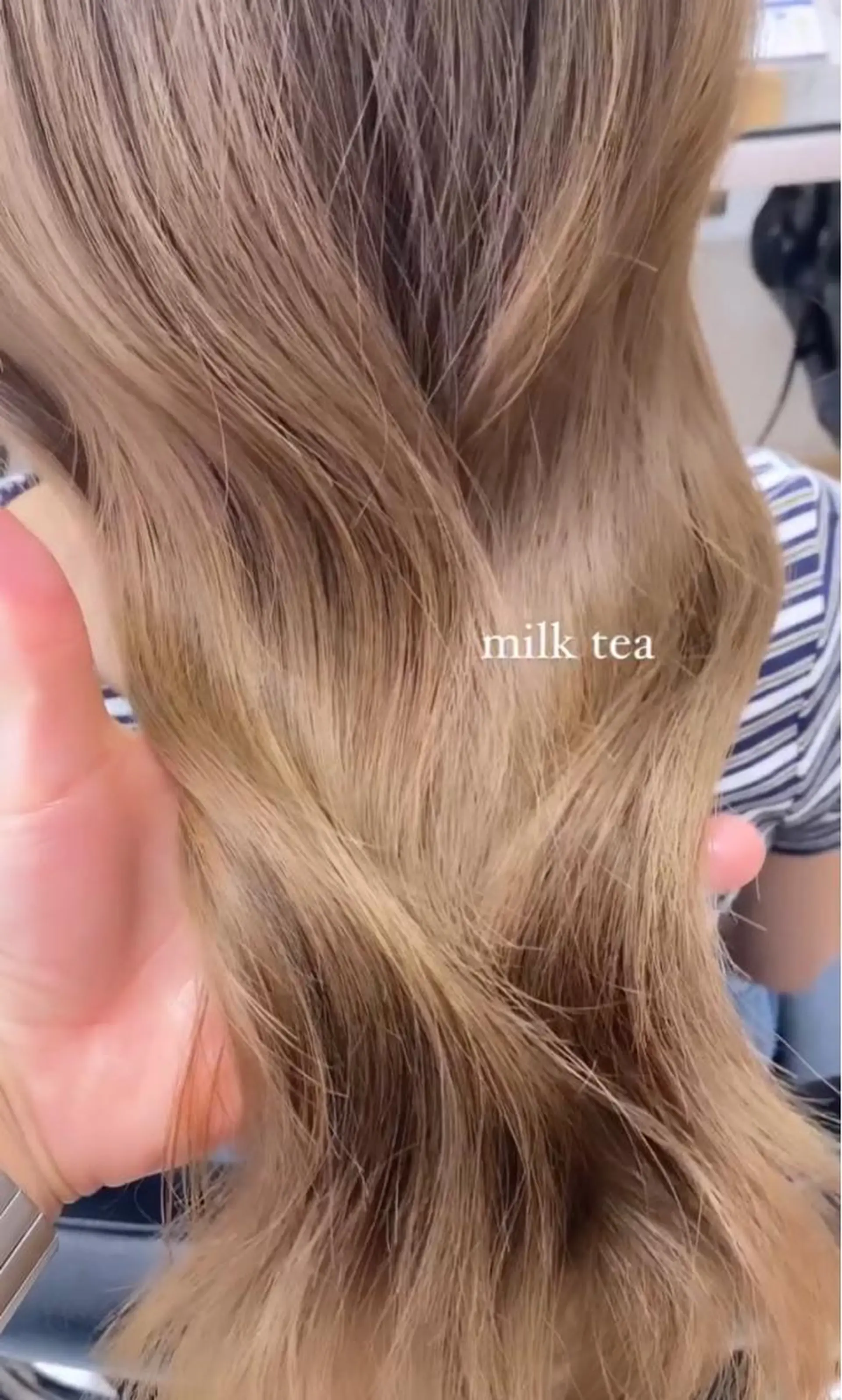 セミロング カラー THE DAY所属・AKI HASHIMOTOのヘアスタイル