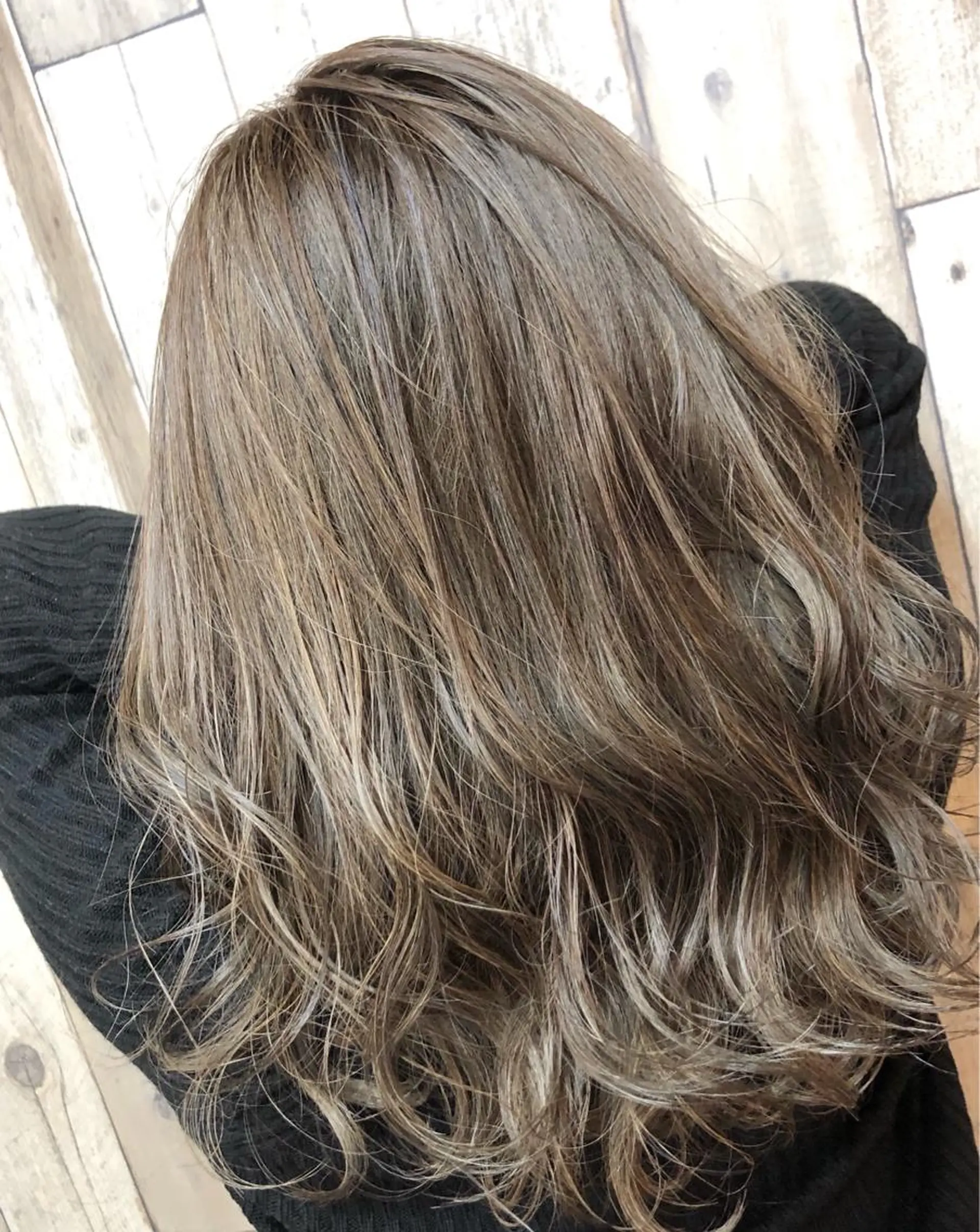 セミロング ヘアカラー トリートメント 泉 大基のヘアスタイル