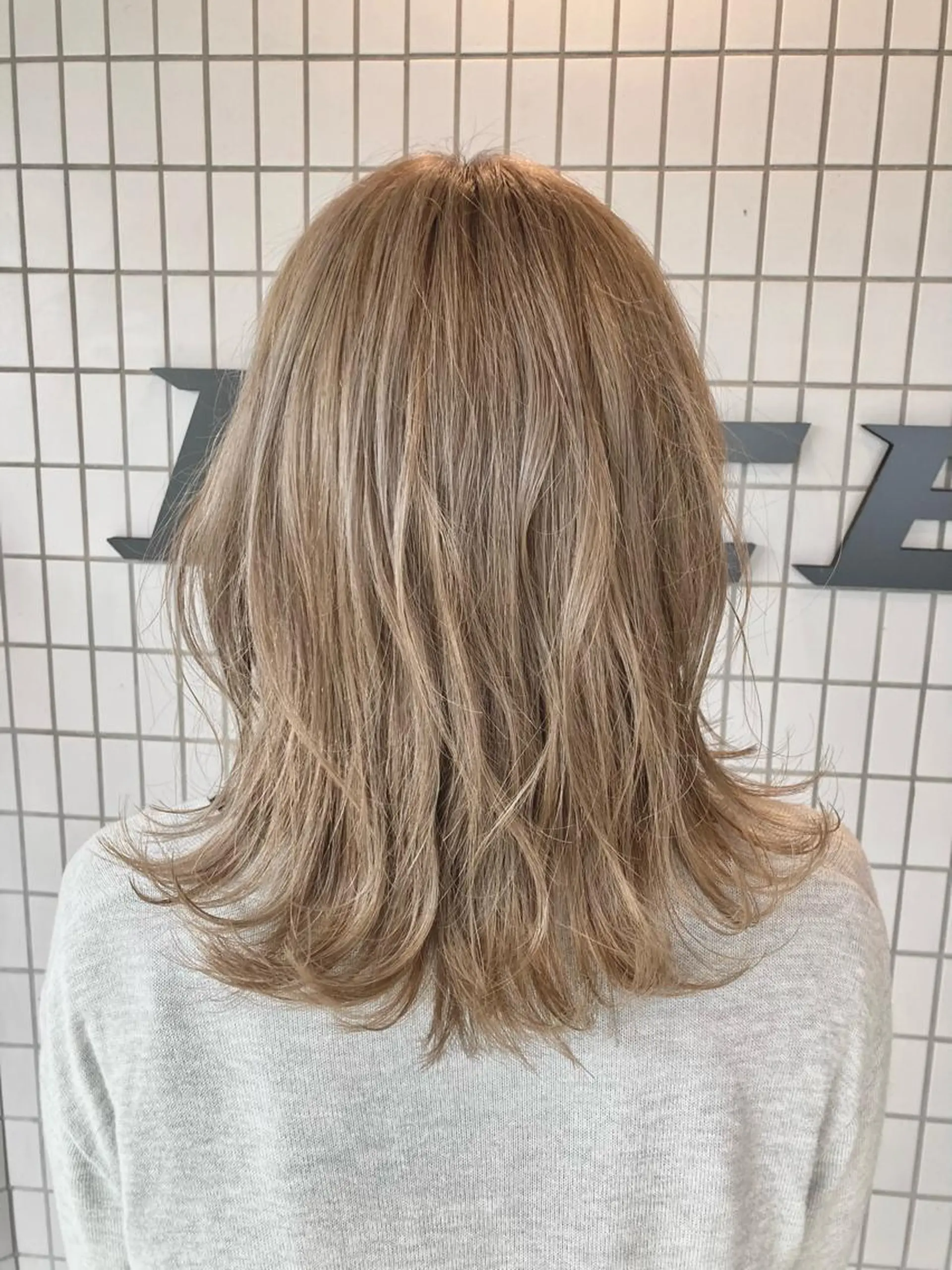 セミロング タカツド ユウキのヘアスタイル
