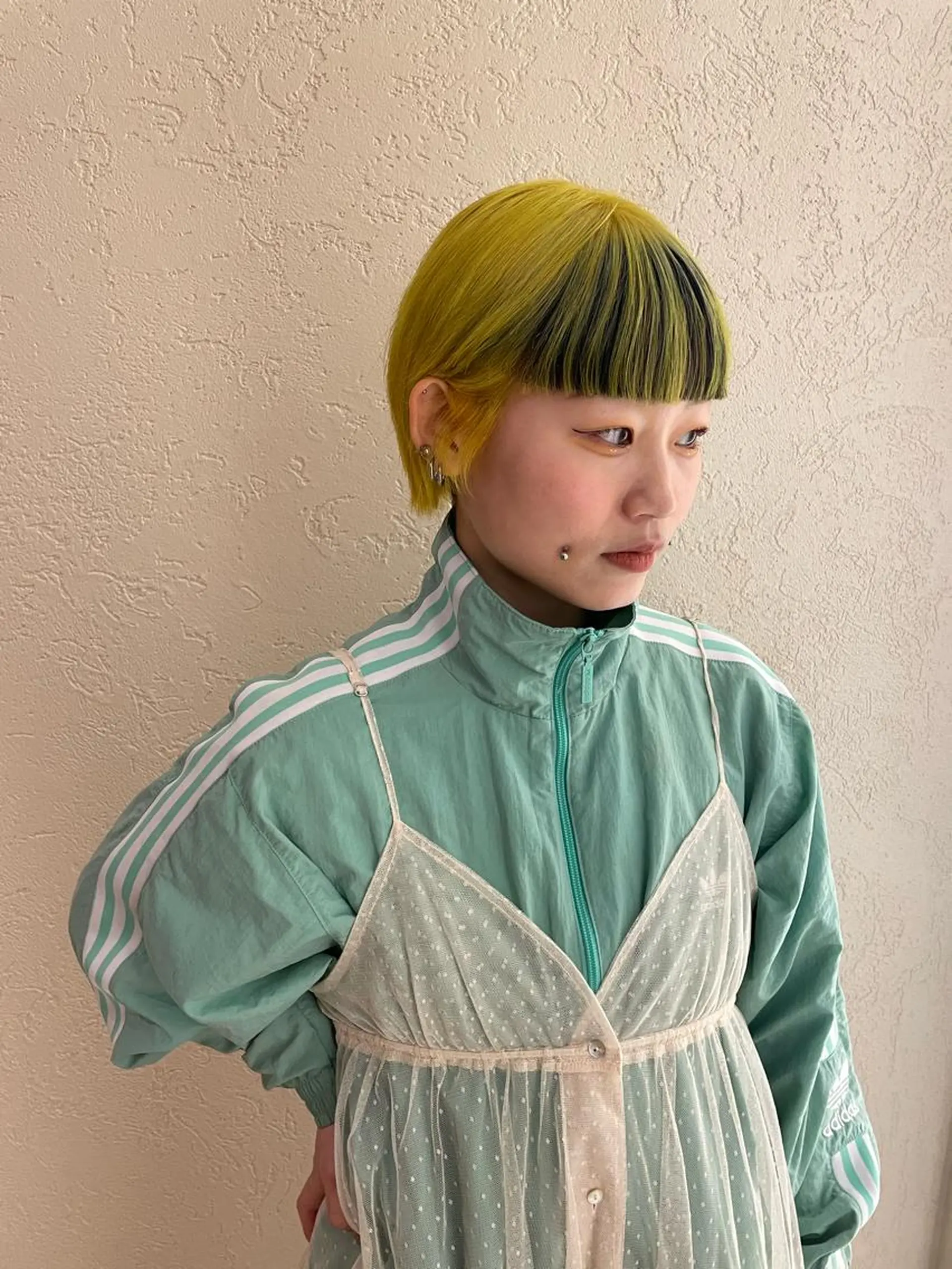 ショート カラー ミストバング ブリーチ ケアブリーチ デザインカラー ダブルカラー ヘアカラー トリートメント MIU/ルーツカラー ボブ/顔周りレイヤーのヘアスタイル