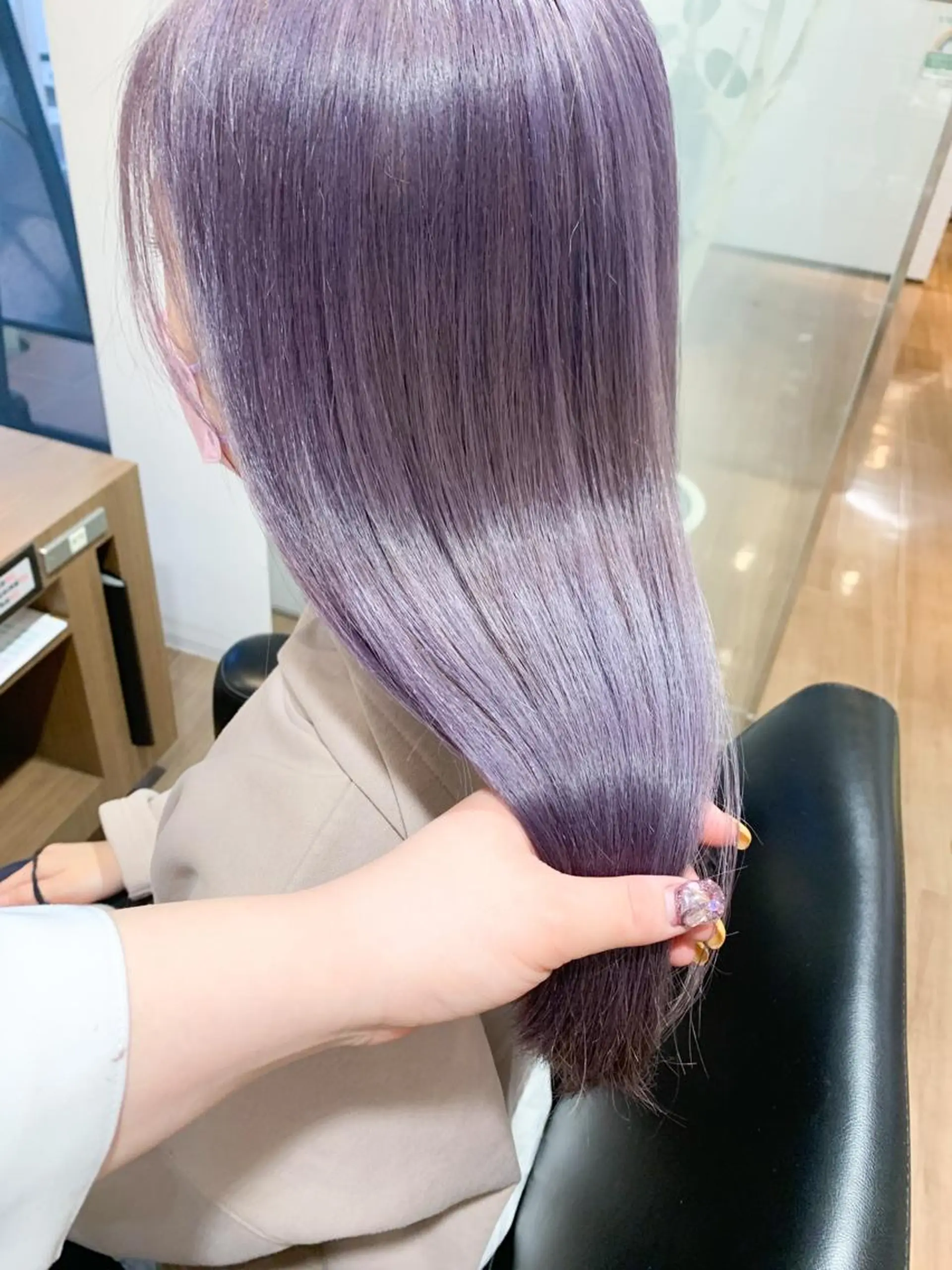 セミロング カラー SALOWIN新宿三丁目 Frente店所属・薄田 珠美のヘアスタイル