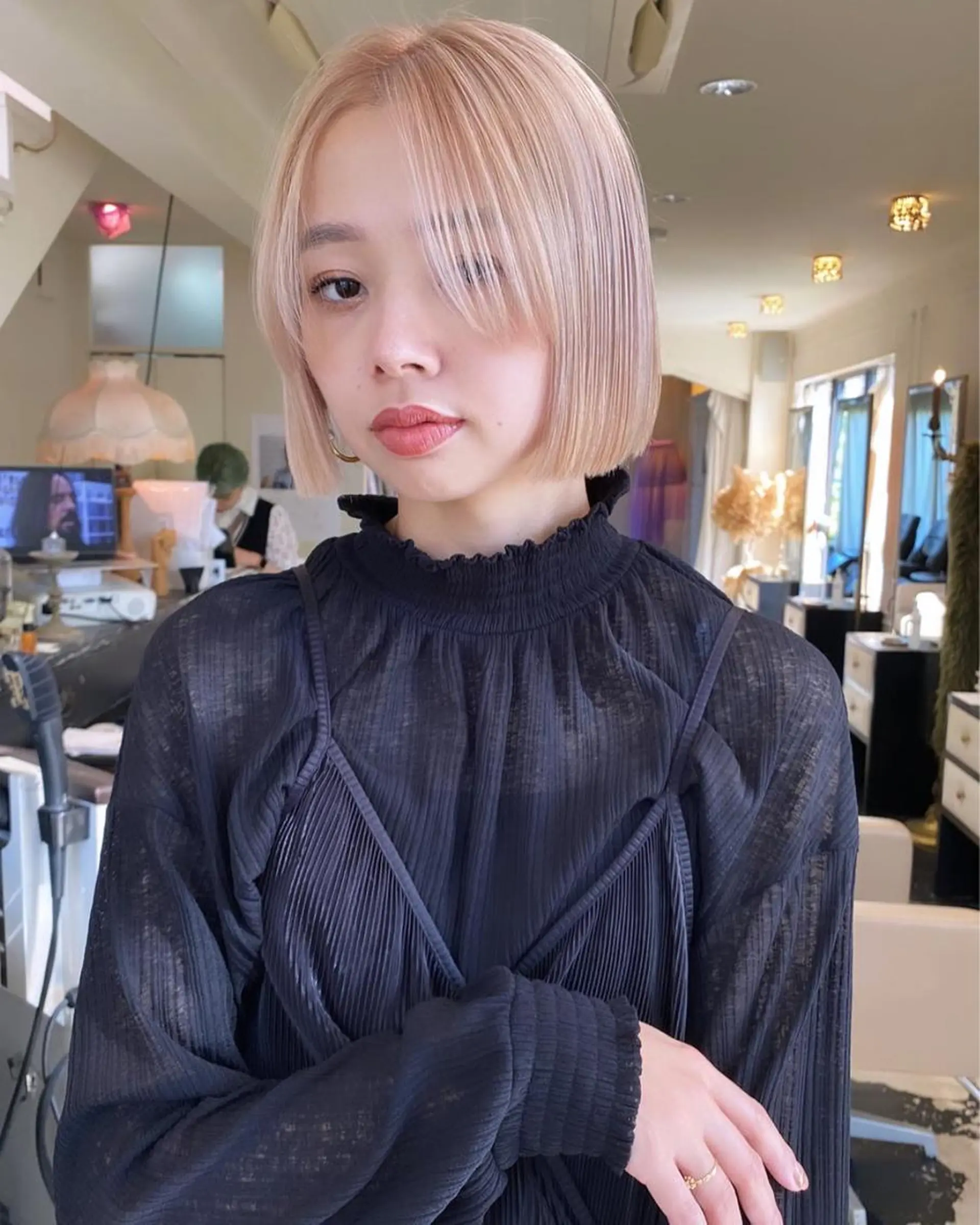 ショート カラー ブリーチ ハイトーンカラー ボブ カット ヘアカラー 鈴木 漱一郎のヘアスタイル
