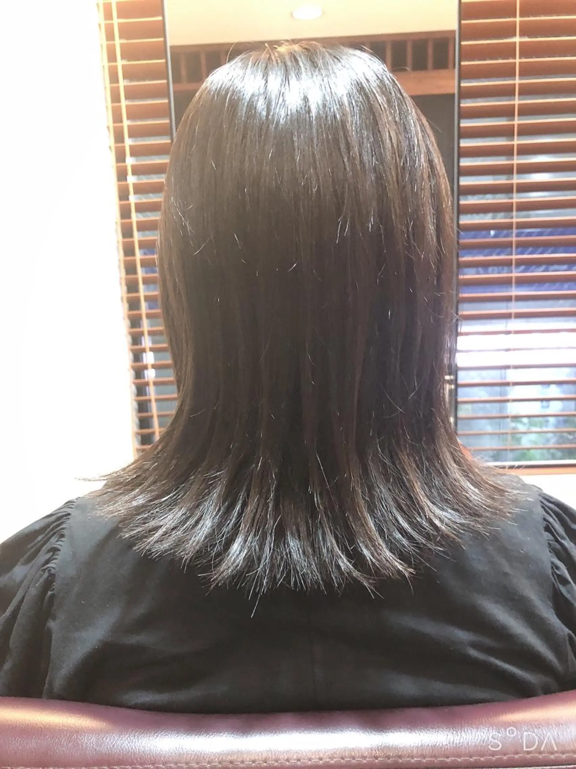 ミディアム 外ハネヘア こすげひろと カラー講師のヘアスタイル
