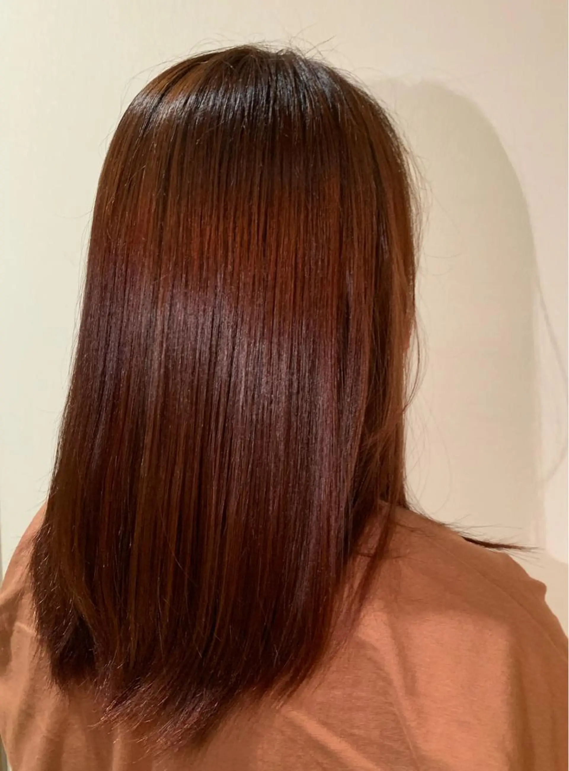 セミロング カラー ブラウンカラー ピンクカラー ピンクブラウン カット ヘアカラー 相澤 茉澄のヘアスタイル