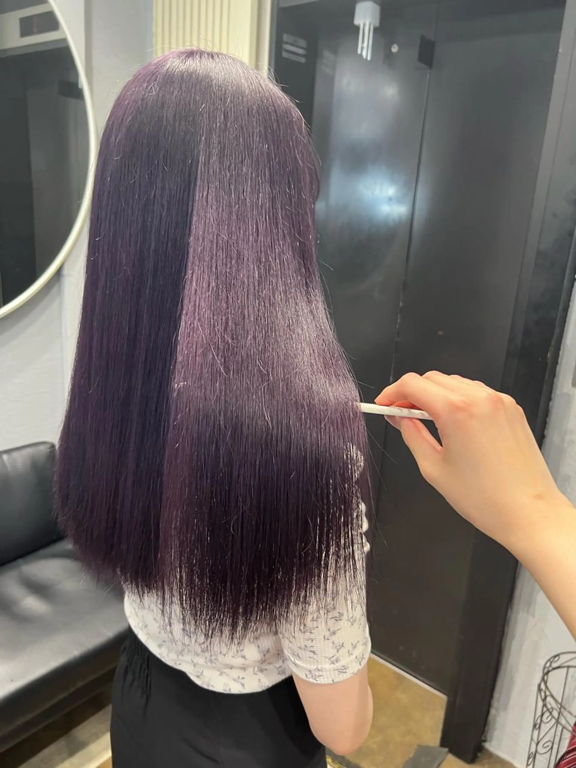 ロング パープルカラー ヘアカラー maya レイヤーカットのヘアスタイル