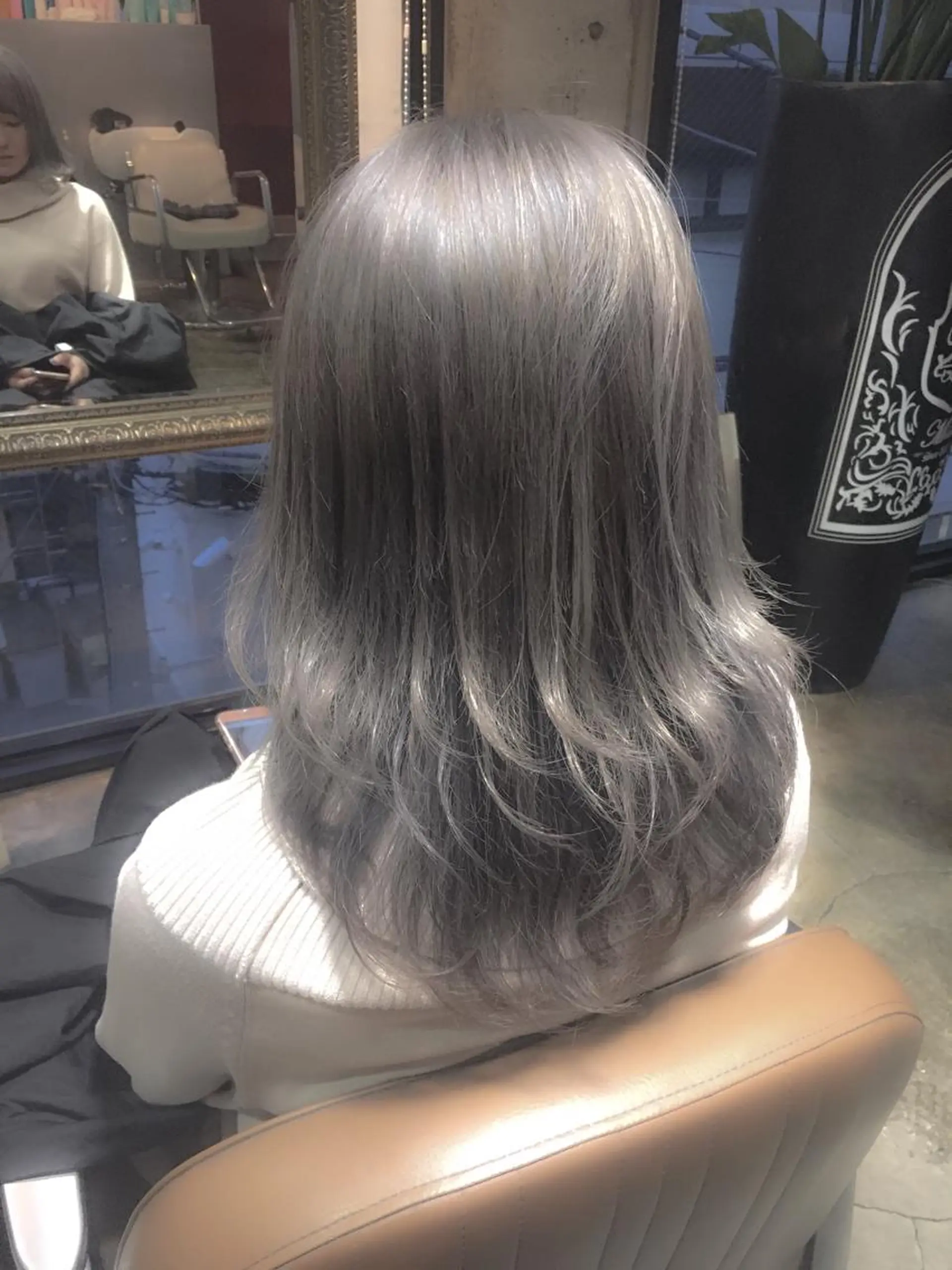 セミロング カラー グレージュ シルバー シルバーグレージュ 北條 優輝のヘアスタイル