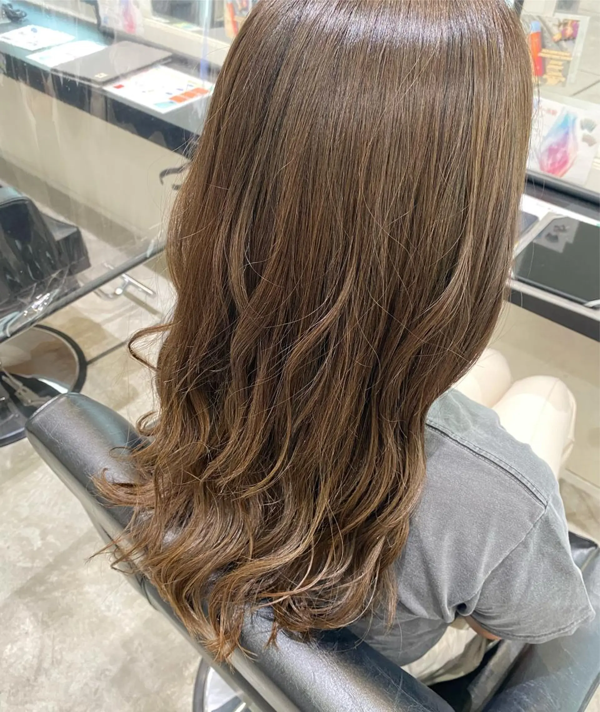 ロング カラー ブリーチ グレージュ ブリーチなしカラー 丸尾 沙弥香のヘアスタイル