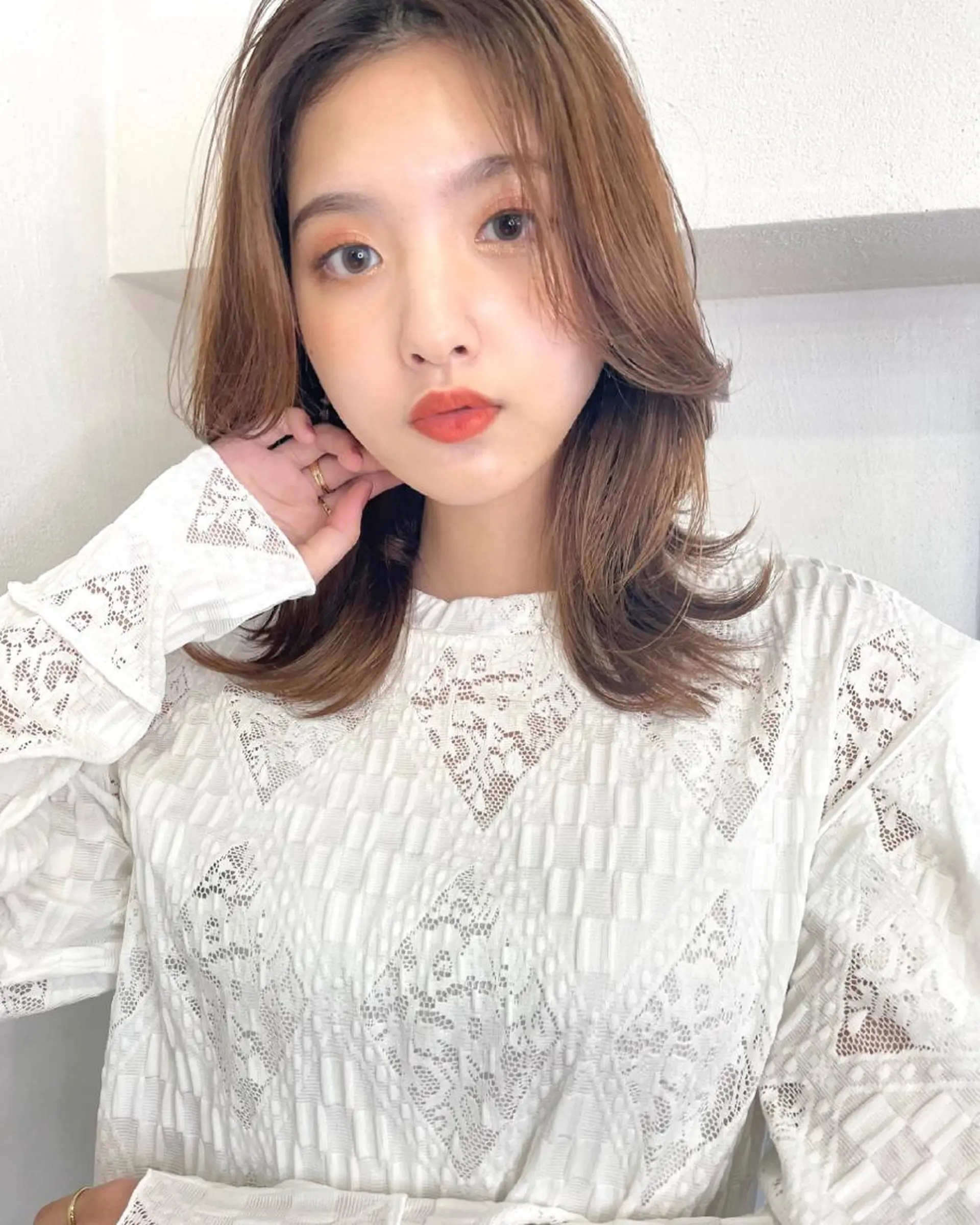 ミディアム レイヤーカット、 大人可愛い 中村美羅のヘアスタイル