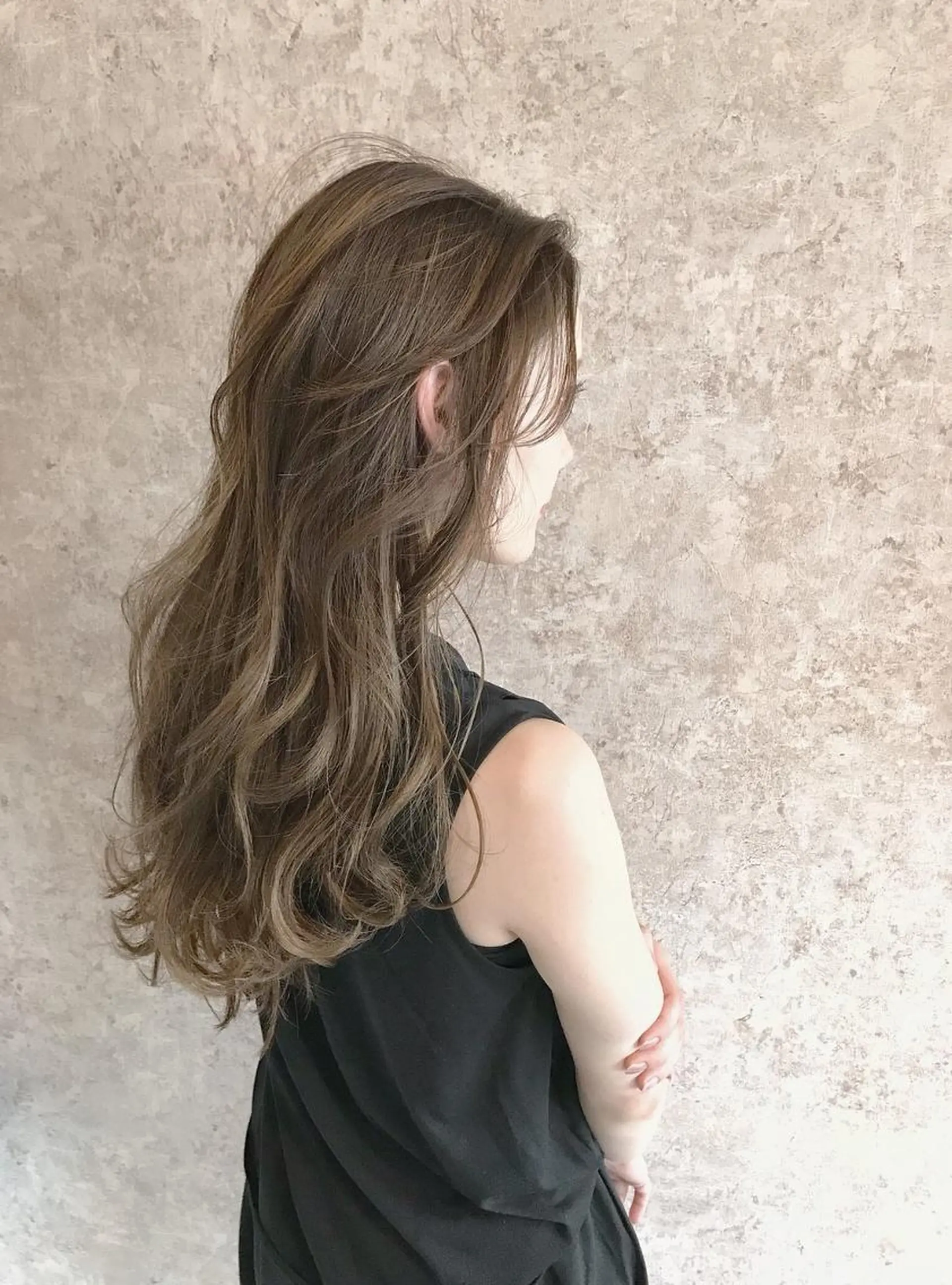 ミディアム カラー パーマ バレイヤージュ ブルーカラー ブルージュ グラデーションカラー ハイライトカラー hair salon darts所属・髪質改善/美髪ケア ✨岡野右京のヘアスタイル