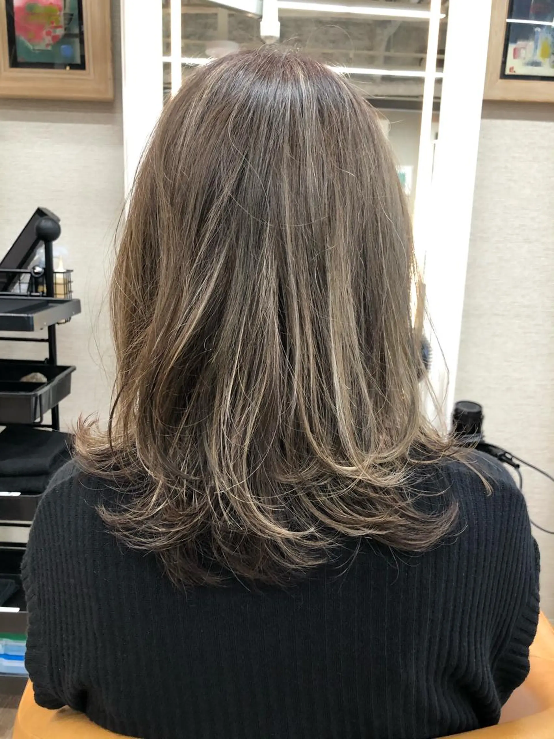 セミロング カラー グレージュ ハイライトカラー ハイライト dogstar小林諒 レイヤー/パーマのヘアスタイル