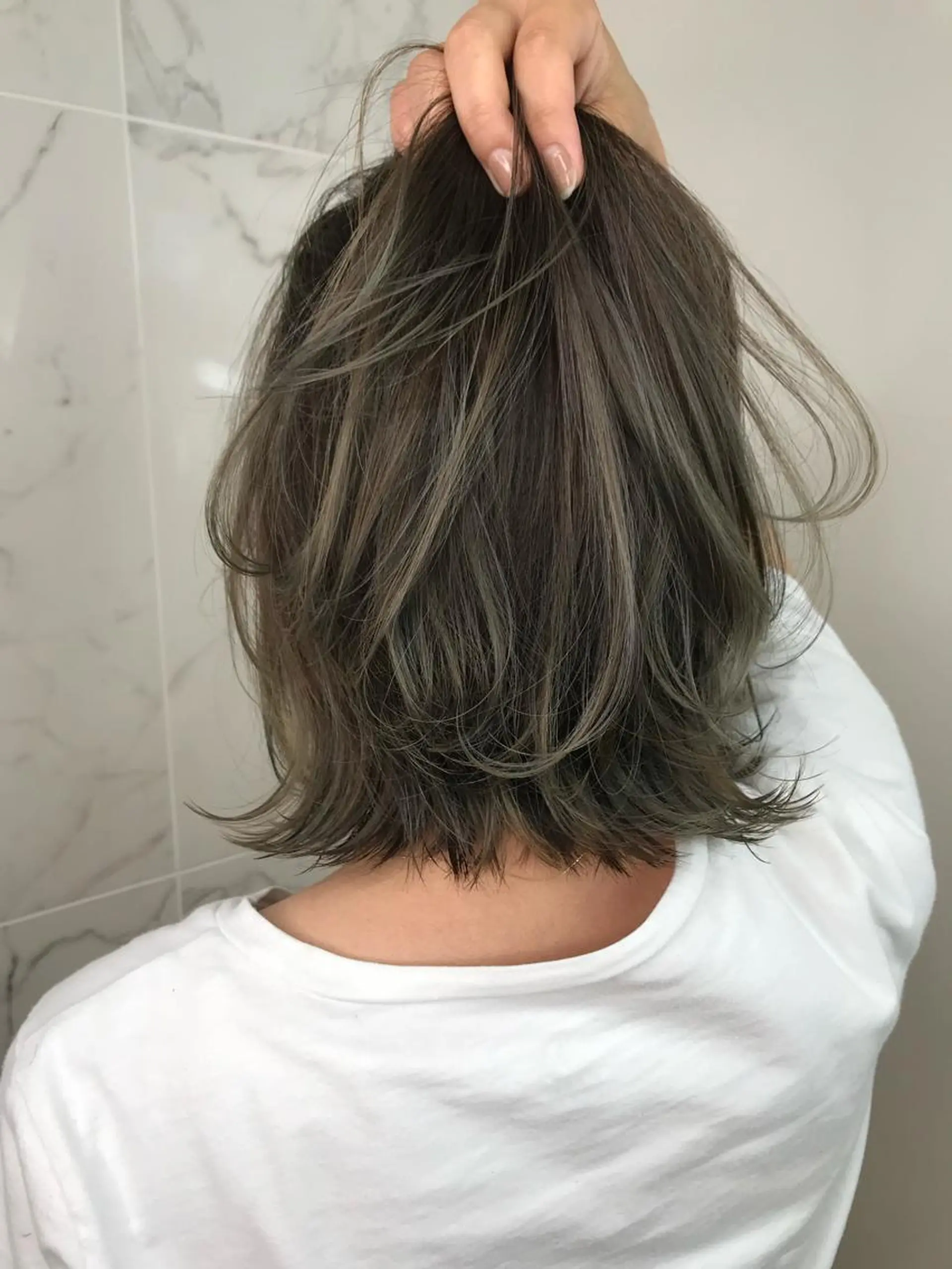 ミディアム カラー AVANCE emiのヘアスタイル