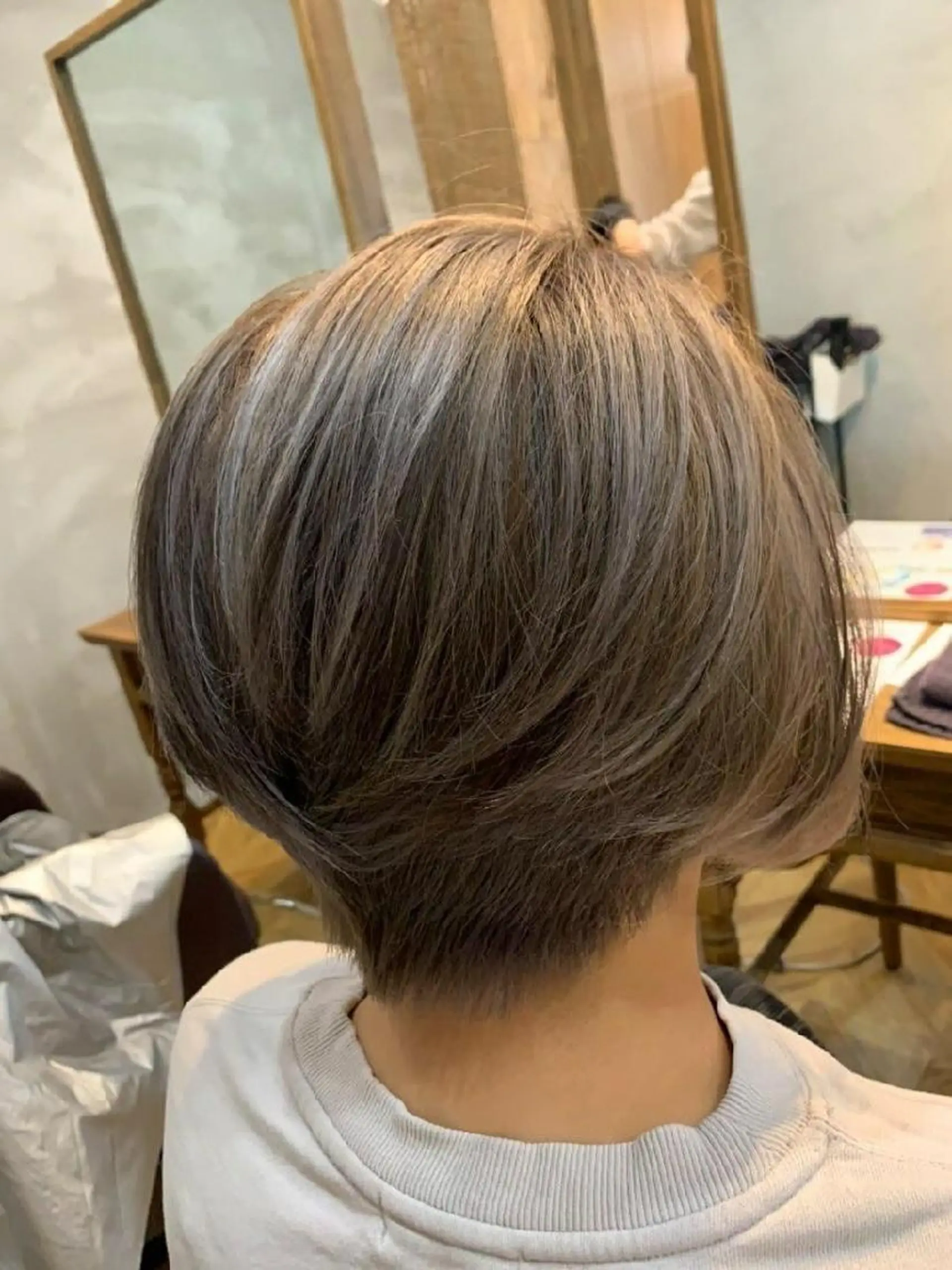 ショート ハイライト レイヤーカット カット ヘアカラー トリートメント メテオ取扱✨美髪 矯正✨HiroNYのヘアスタイル