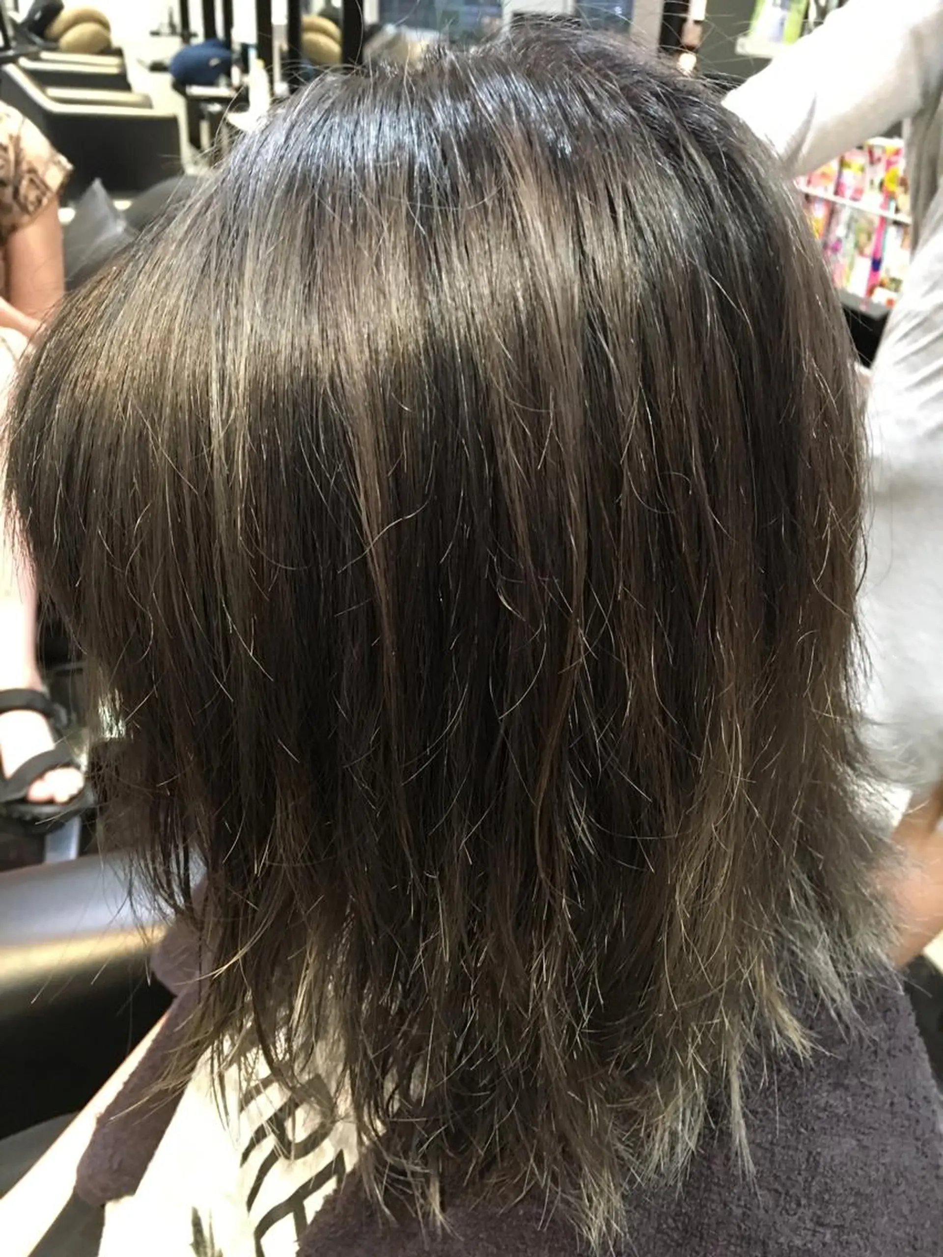ショート カラー ハイライトカラー シルバー ハイライト 大石 祐那のヘアスタイル