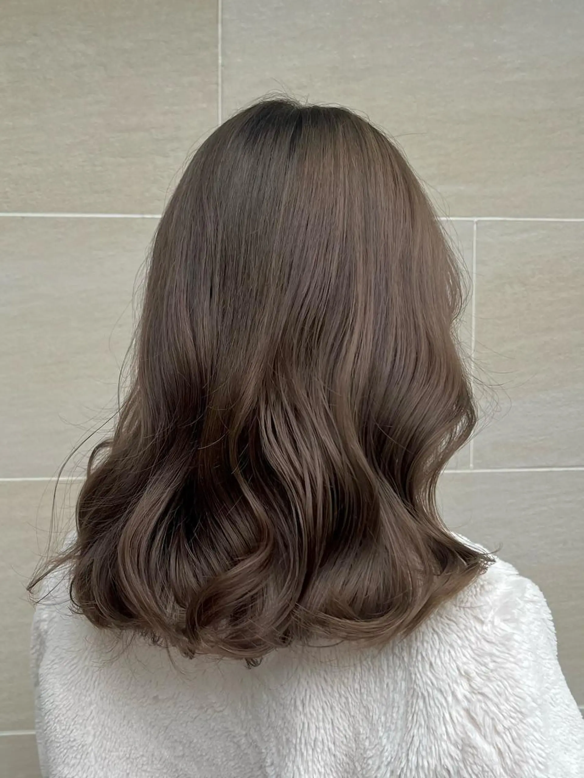 セミロング カラー カット ヘアカラー 🤍細矢 杏奈／ 韓国風ヘア🤍のヘアスタイル